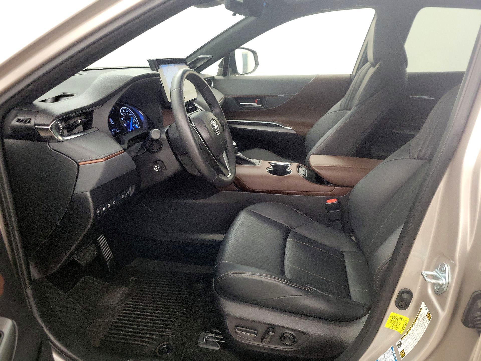 Thumbnail: 2021 Toyota Venza - 11