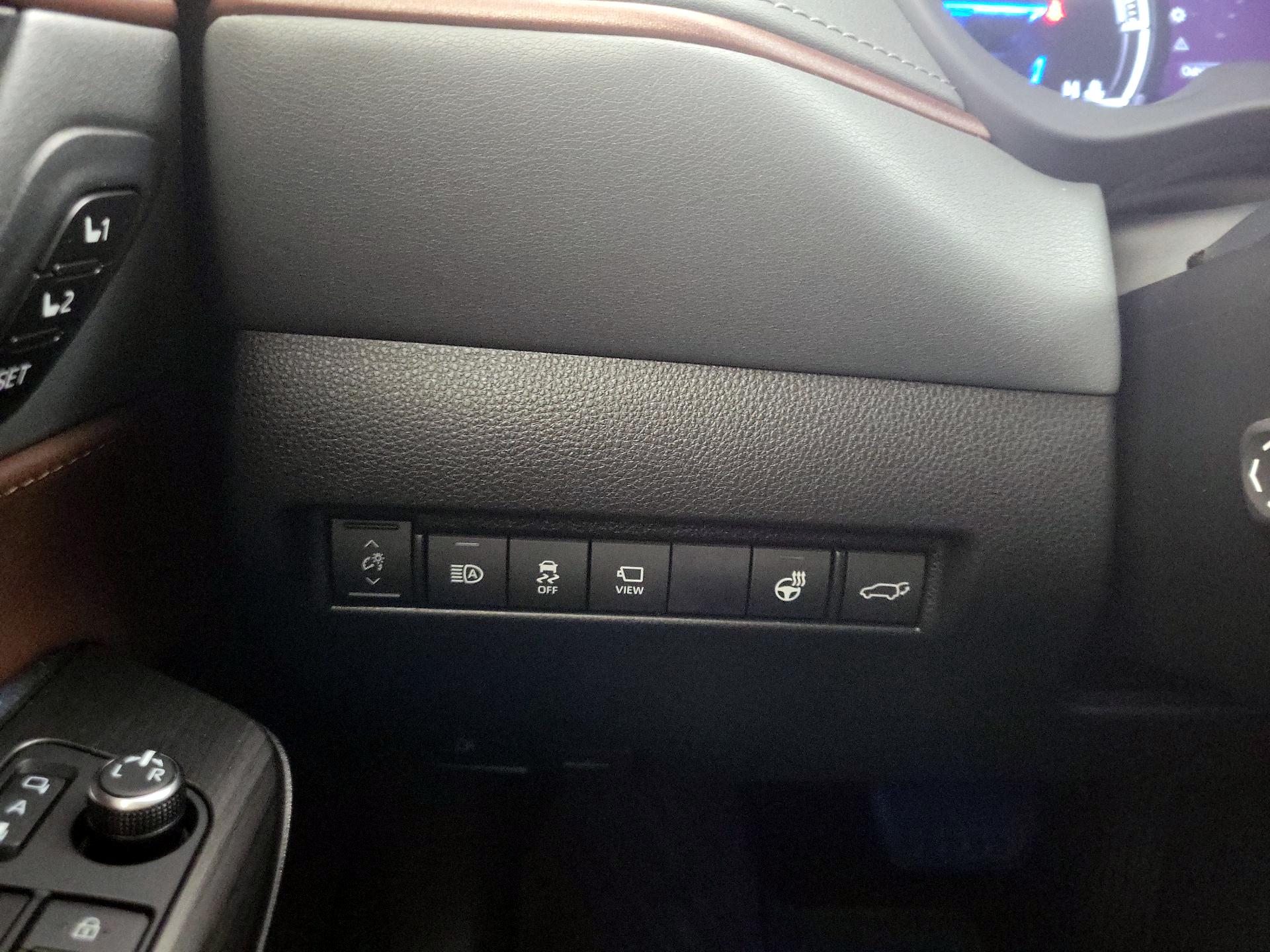 Thumbnail: 2021 Toyota Venza - 13