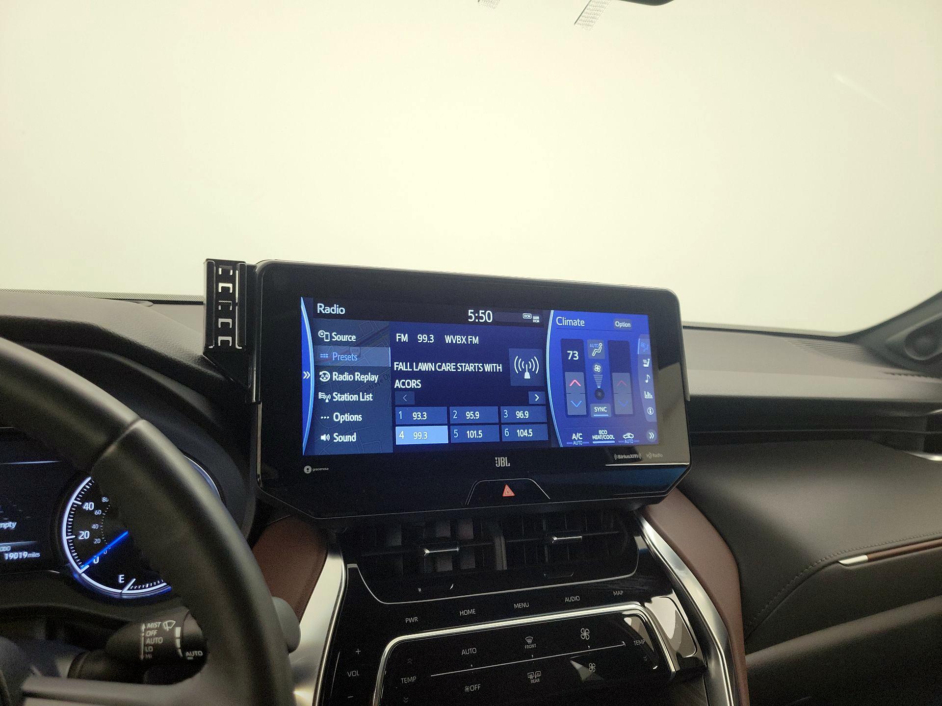 Thumbnail: 2021 Toyota Venza - 16