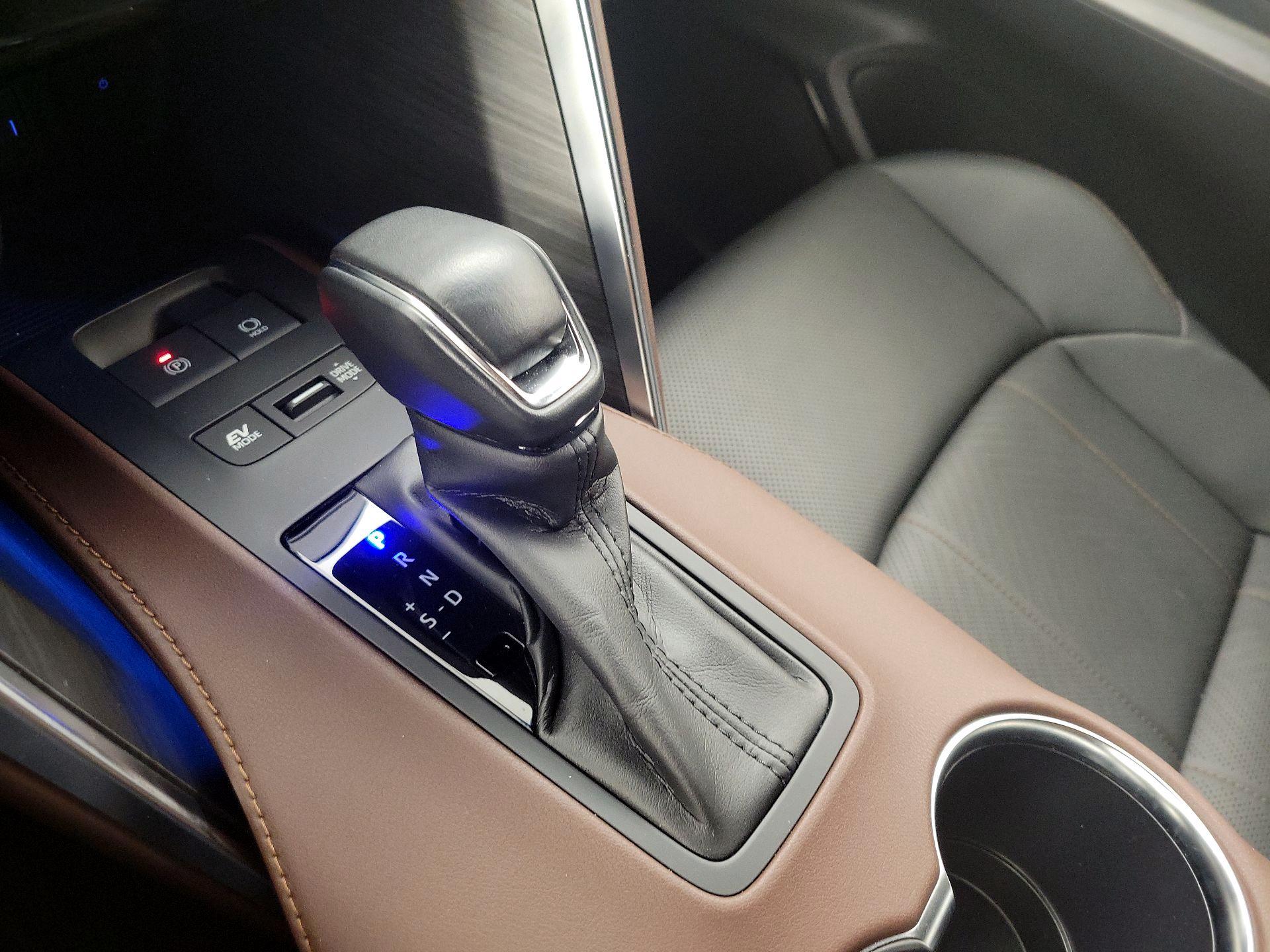 Thumbnail: 2021 Toyota Venza - 18