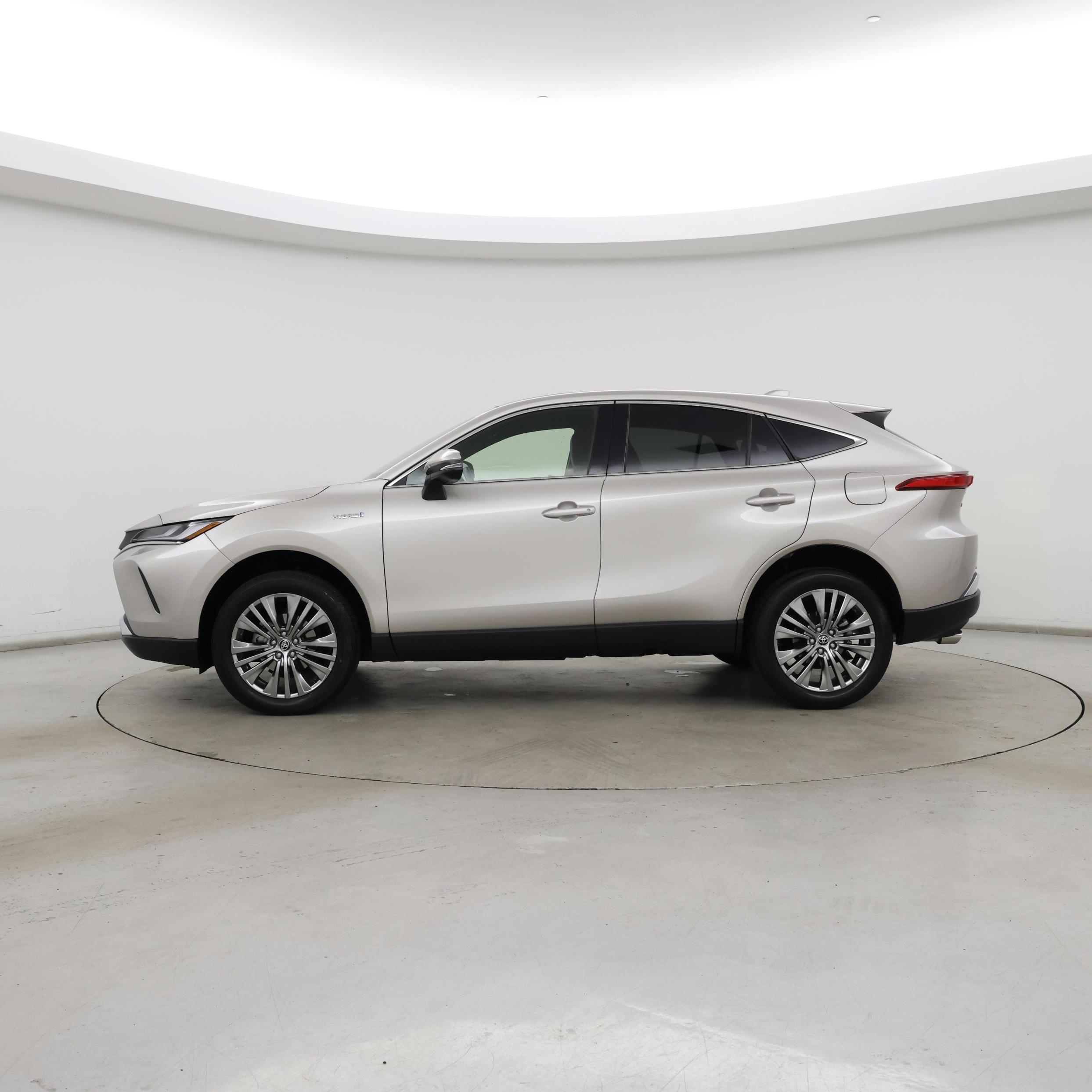 Thumbnail: 2021 Toyota Venza - 3