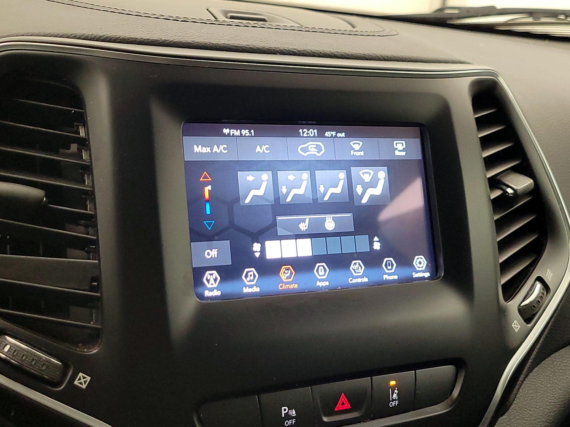 Thumbnail: 2021 Jeep Cherokee - 16