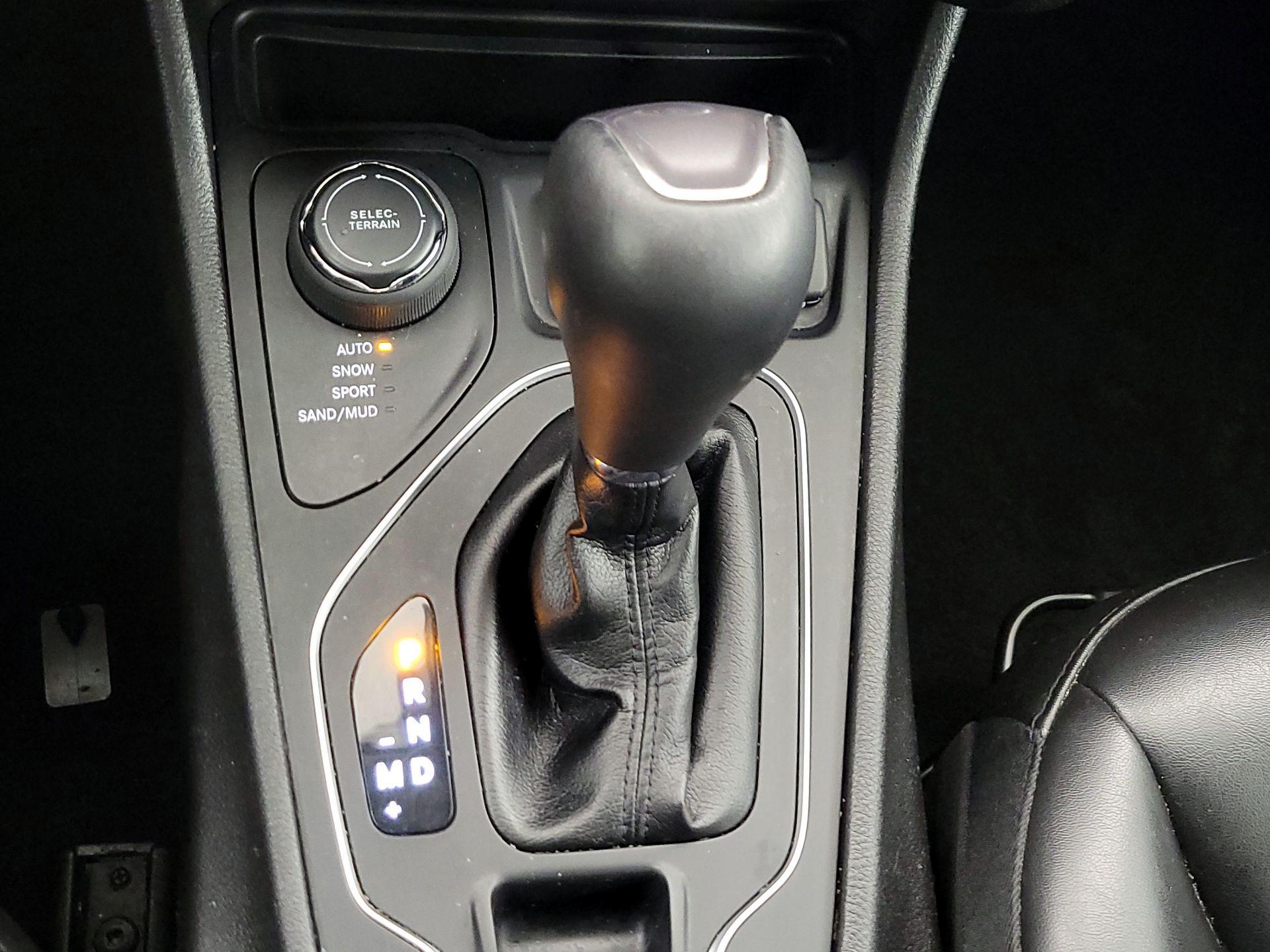 Thumbnail: 2021 Jeep Cherokee - 17