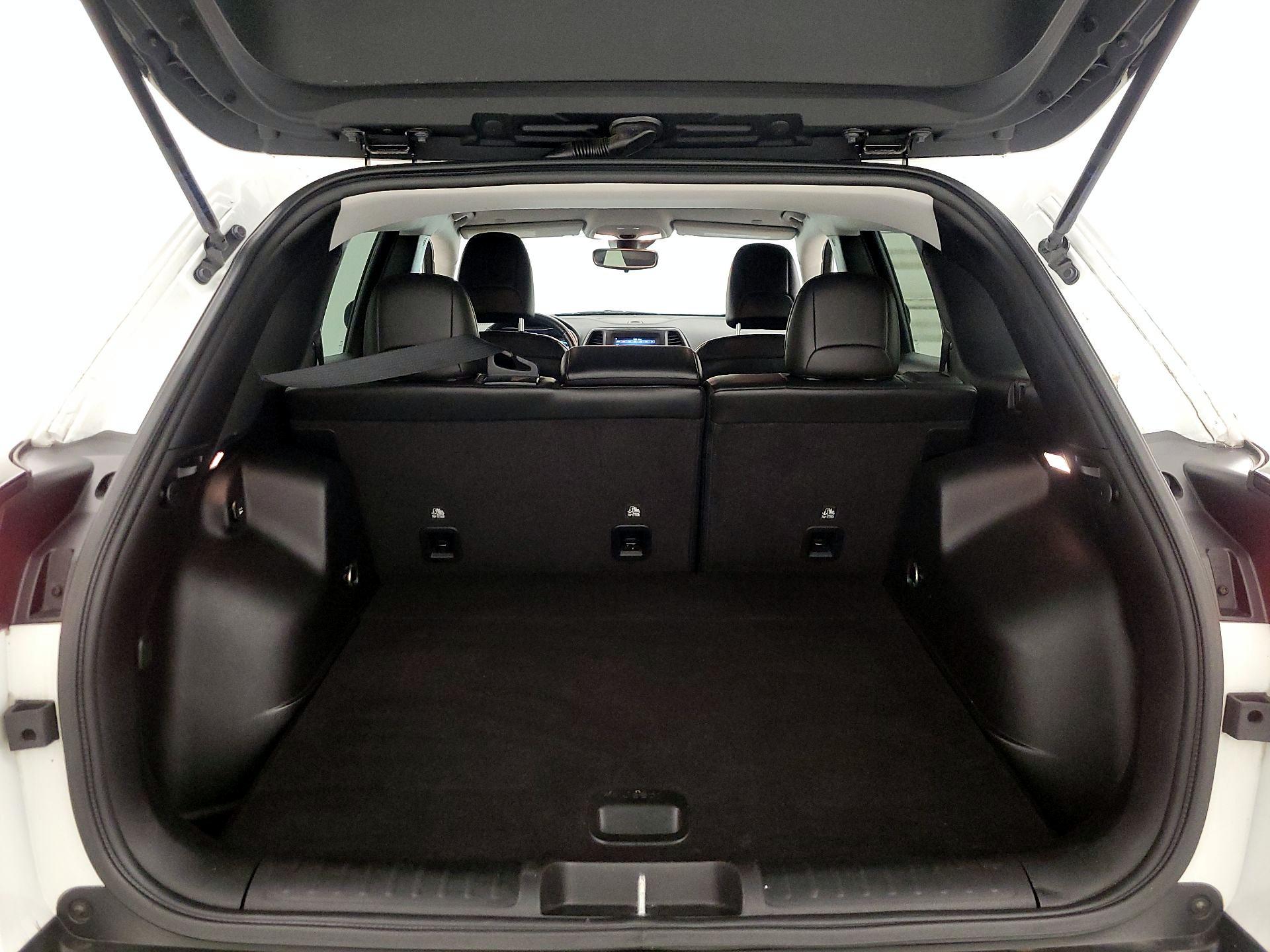 Thumbnail: 2021 Jeep Cherokee - 20