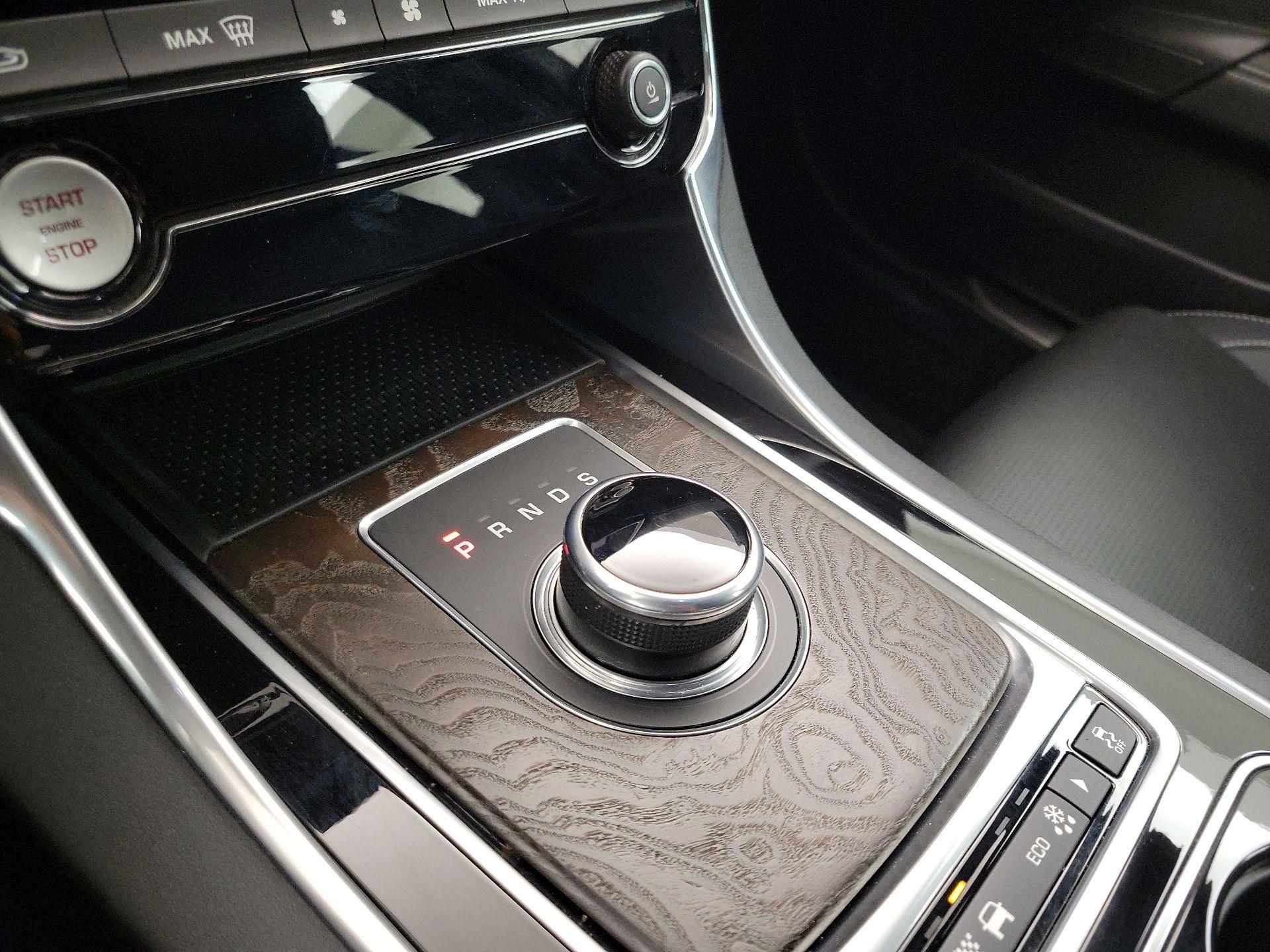 Thumbnail: 2017 Jaguar XE - 18