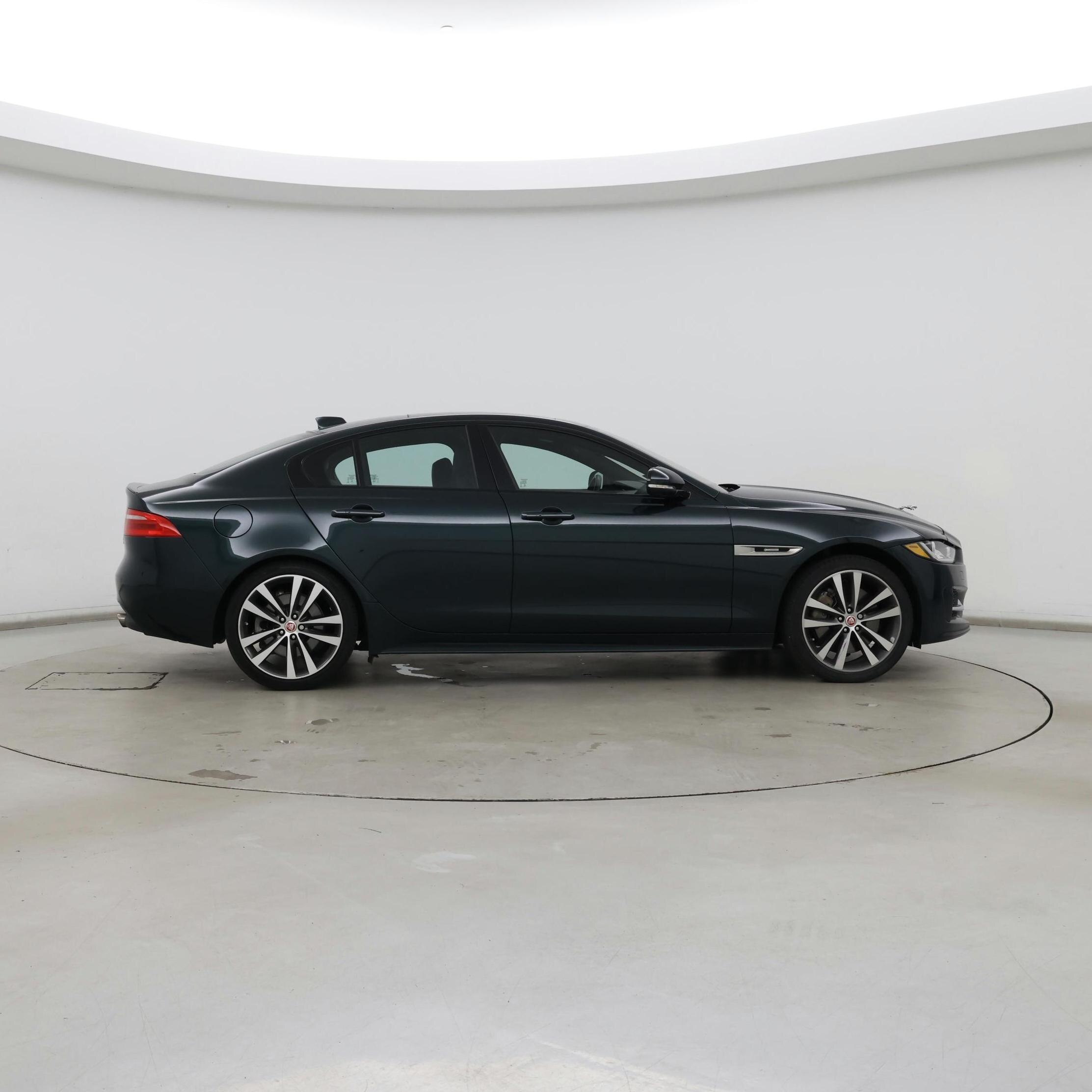 Thumbnail: 2017 Jaguar XE - 7