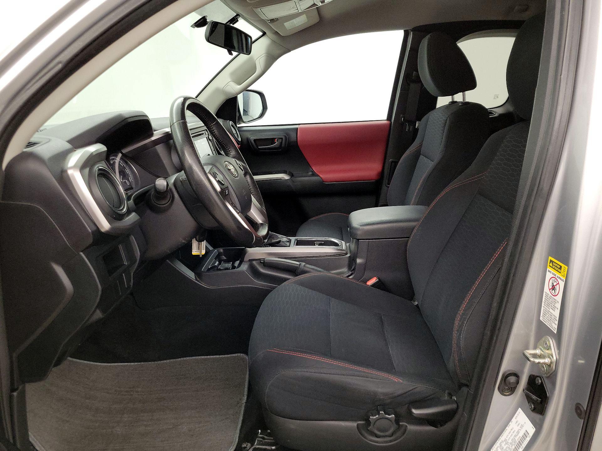 Thumbnail: 2016 Toyota Tacoma - 11