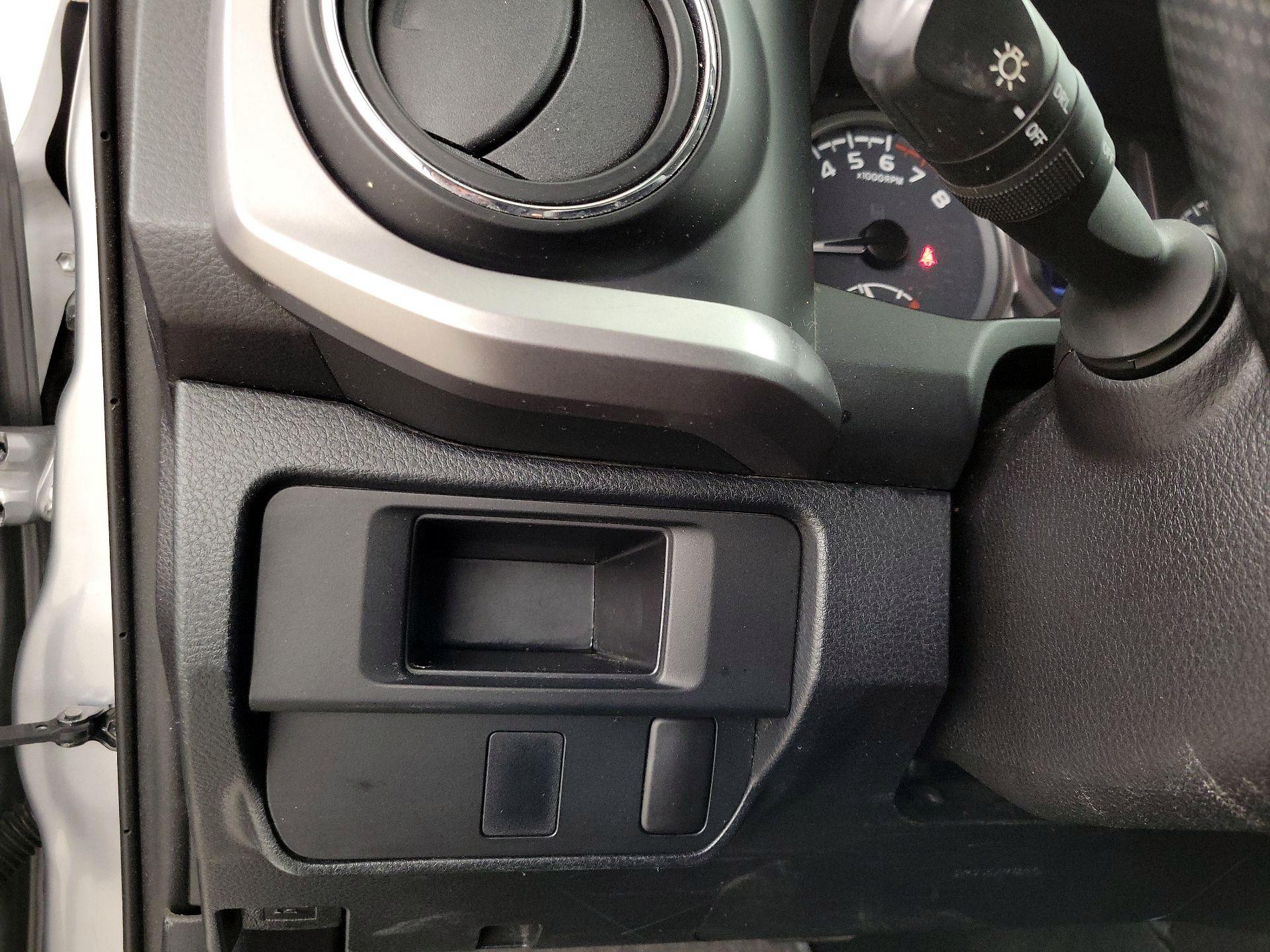 Thumbnail: 2016 Toyota Tacoma - 13