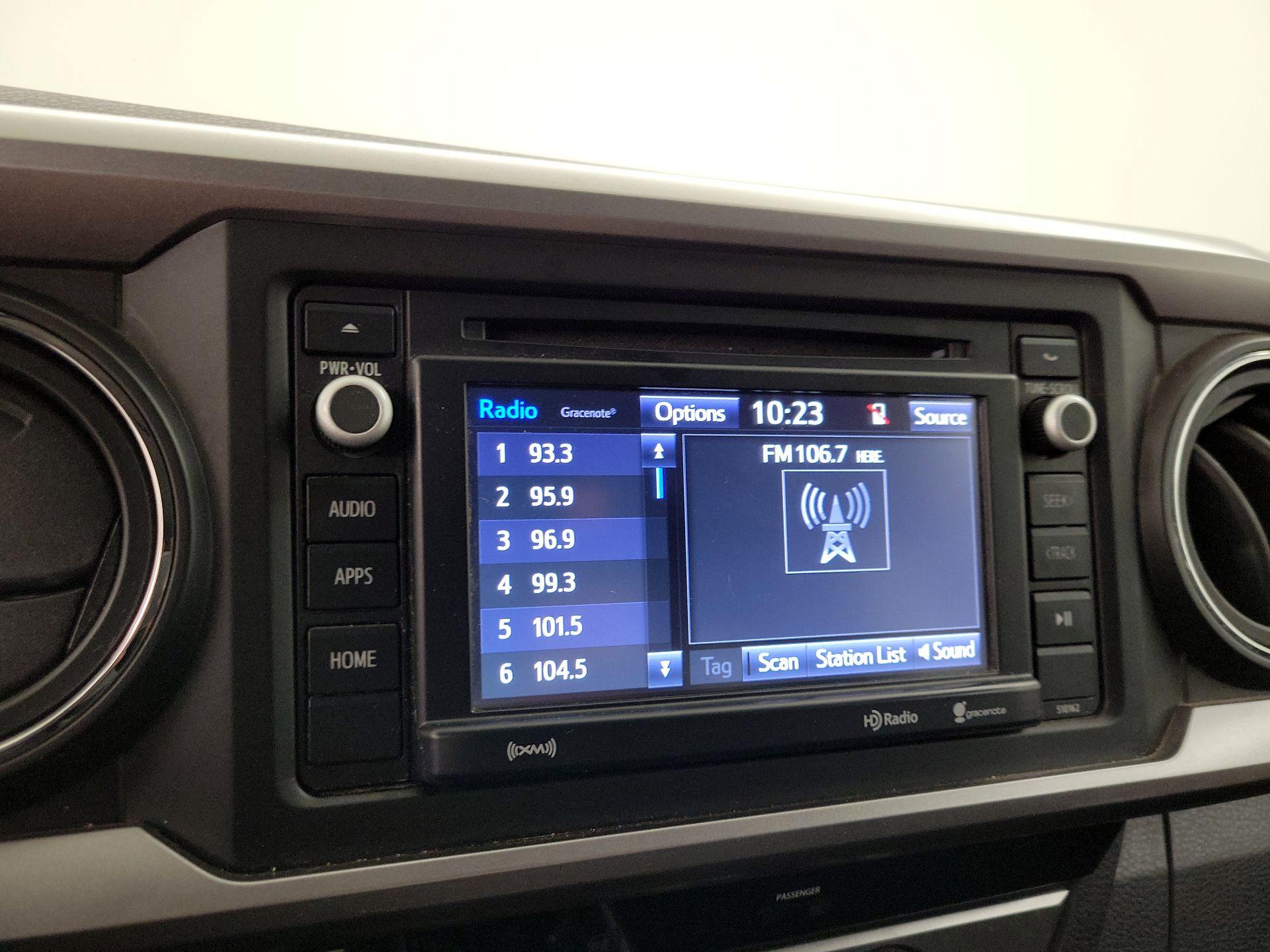 Thumbnail: 2016 Toyota Tacoma - 15