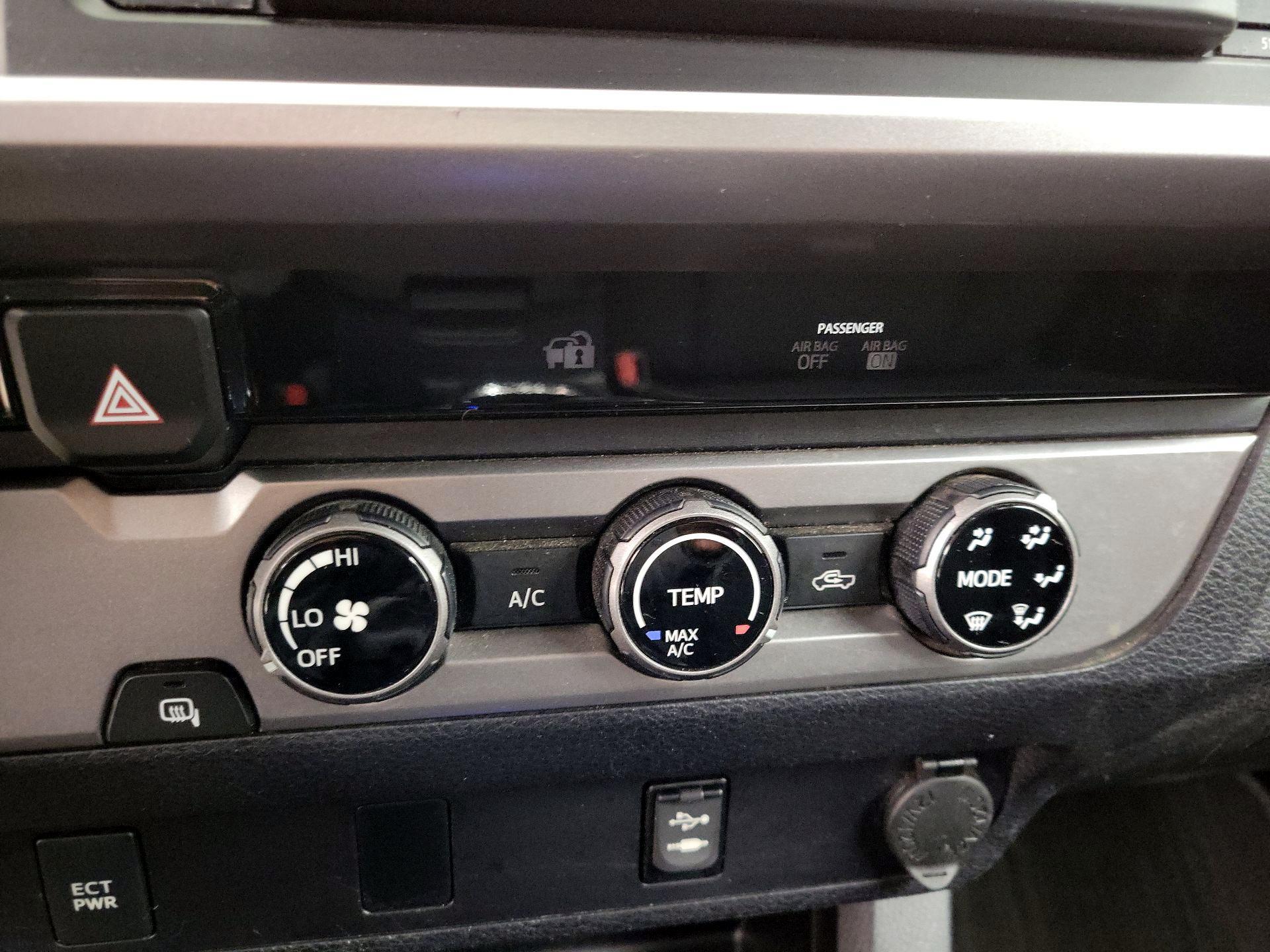 Thumbnail: 2016 Toyota Tacoma - 16