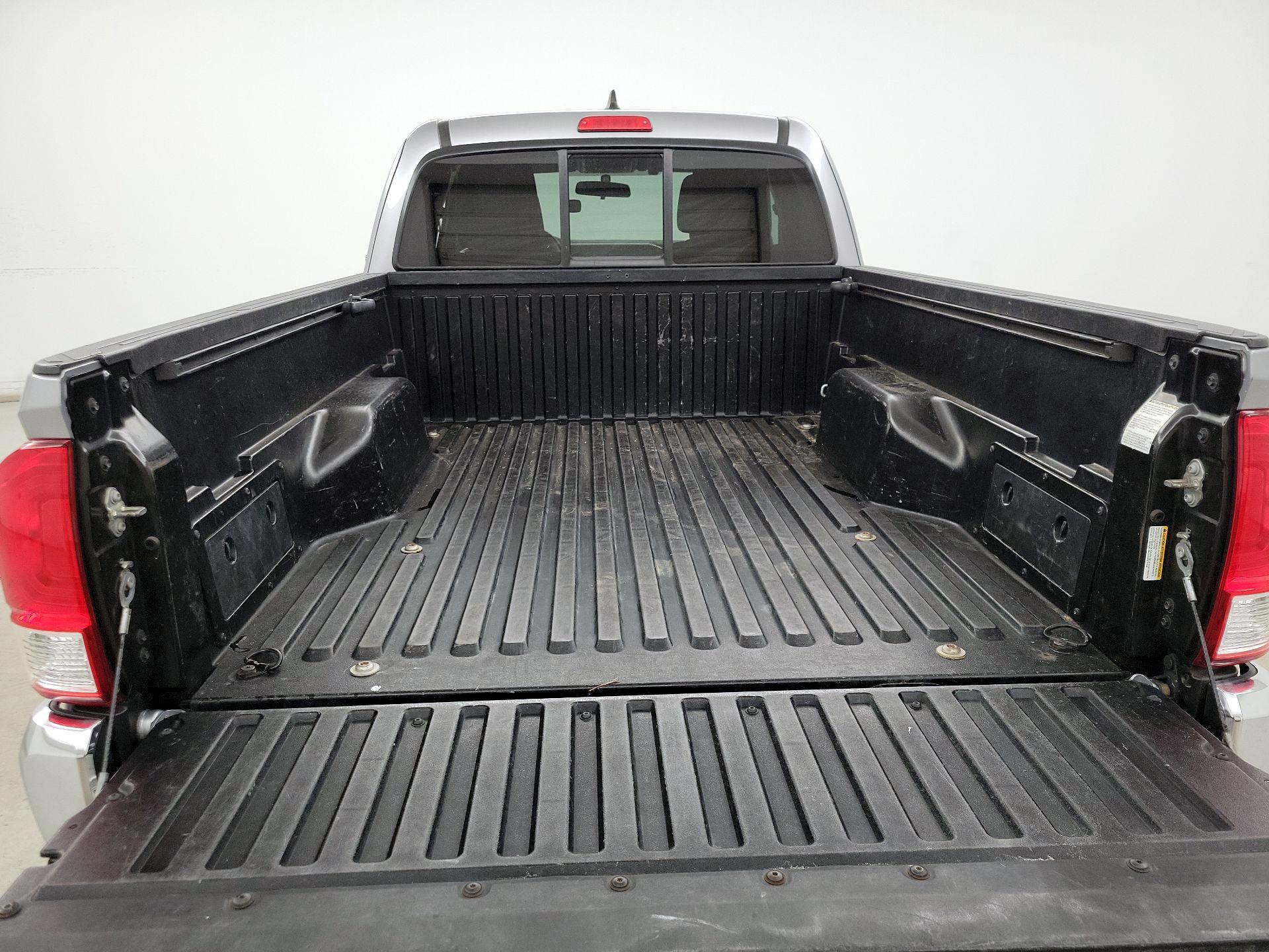 Thumbnail: 2016 Toyota Tacoma - 20