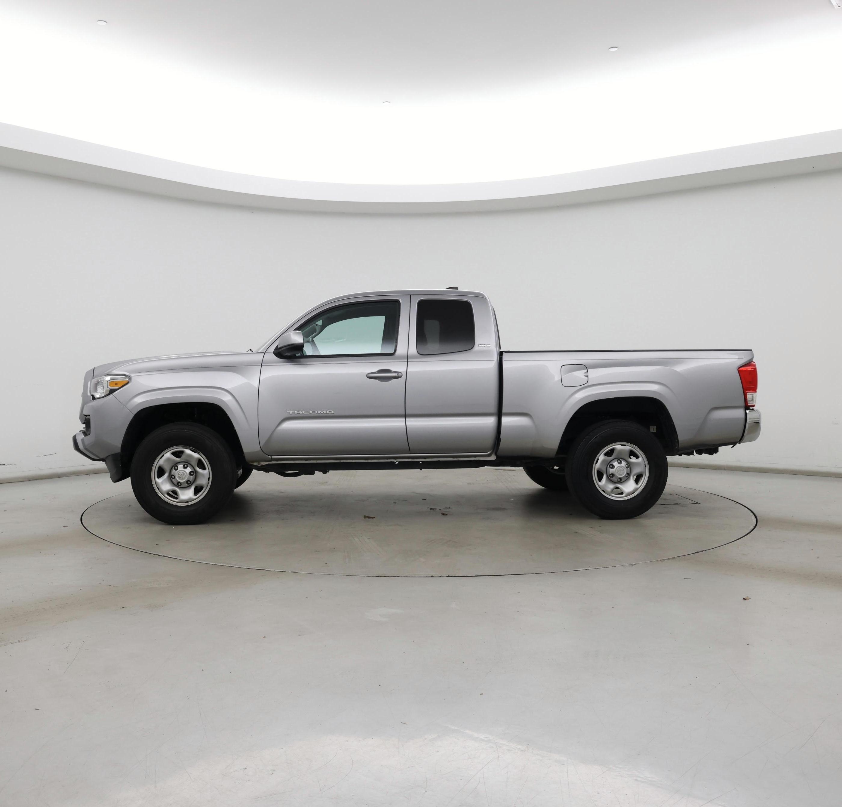 Thumbnail: 2016 Toyota Tacoma - 3