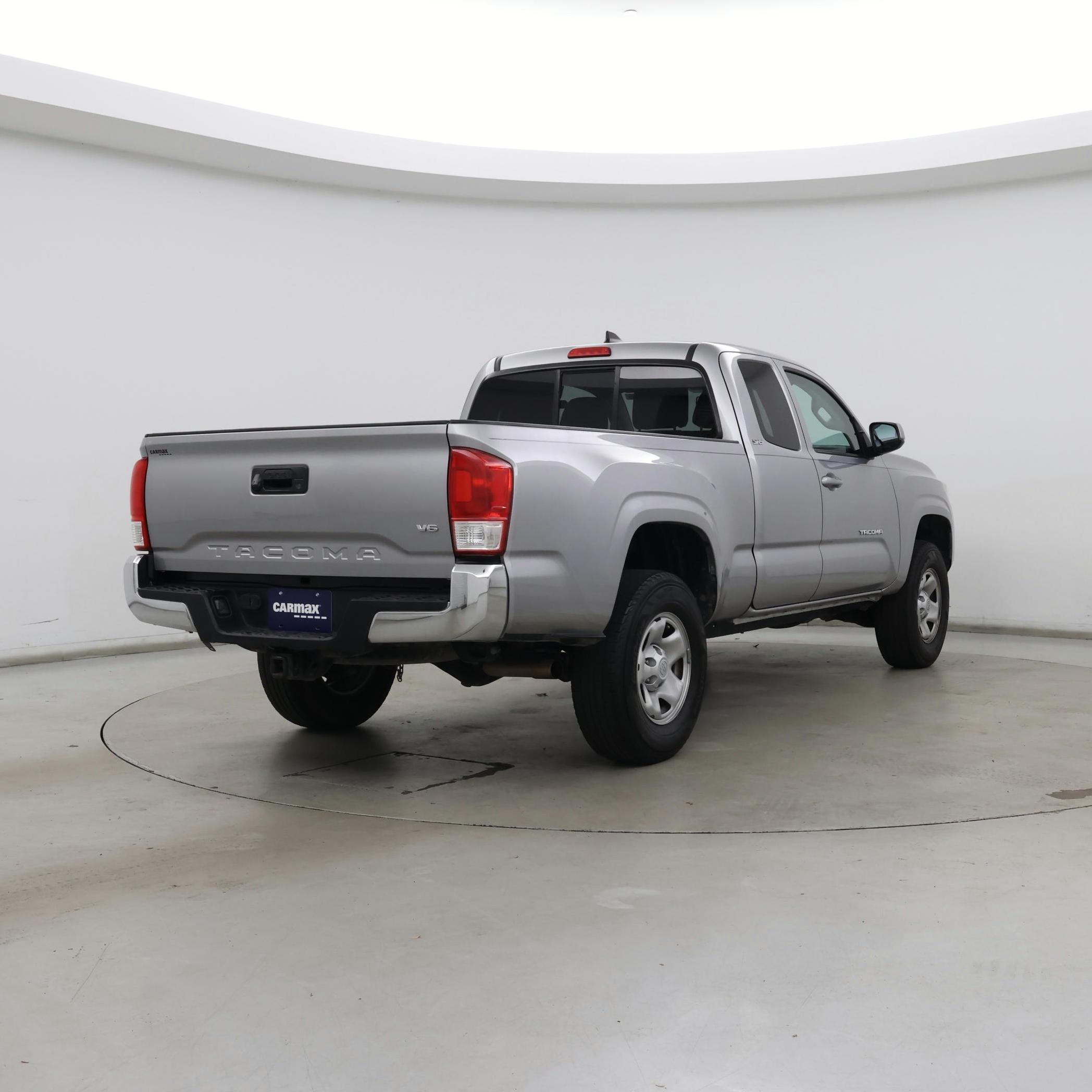 Thumbnail: 2016 Toyota Tacoma - 8