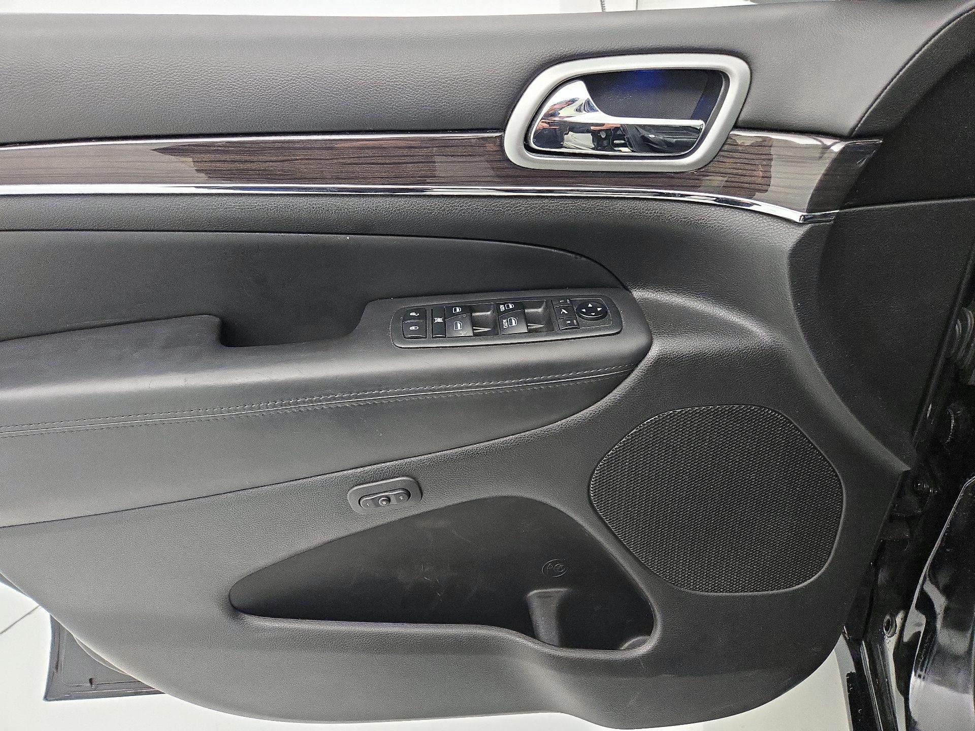 Thumbnail: 2018 Jeep Grand Cherokee - 12