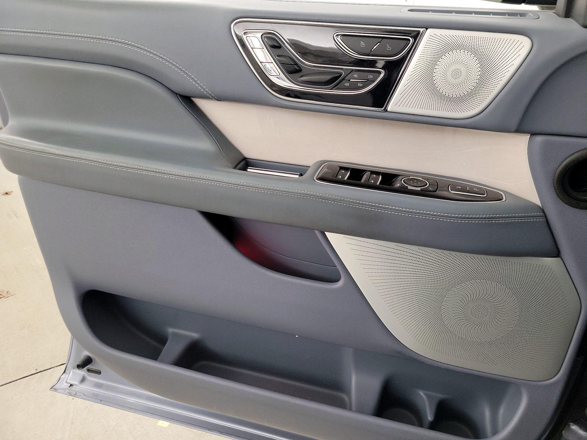 Thumbnail: 2023 Lincoln Navigator - 12