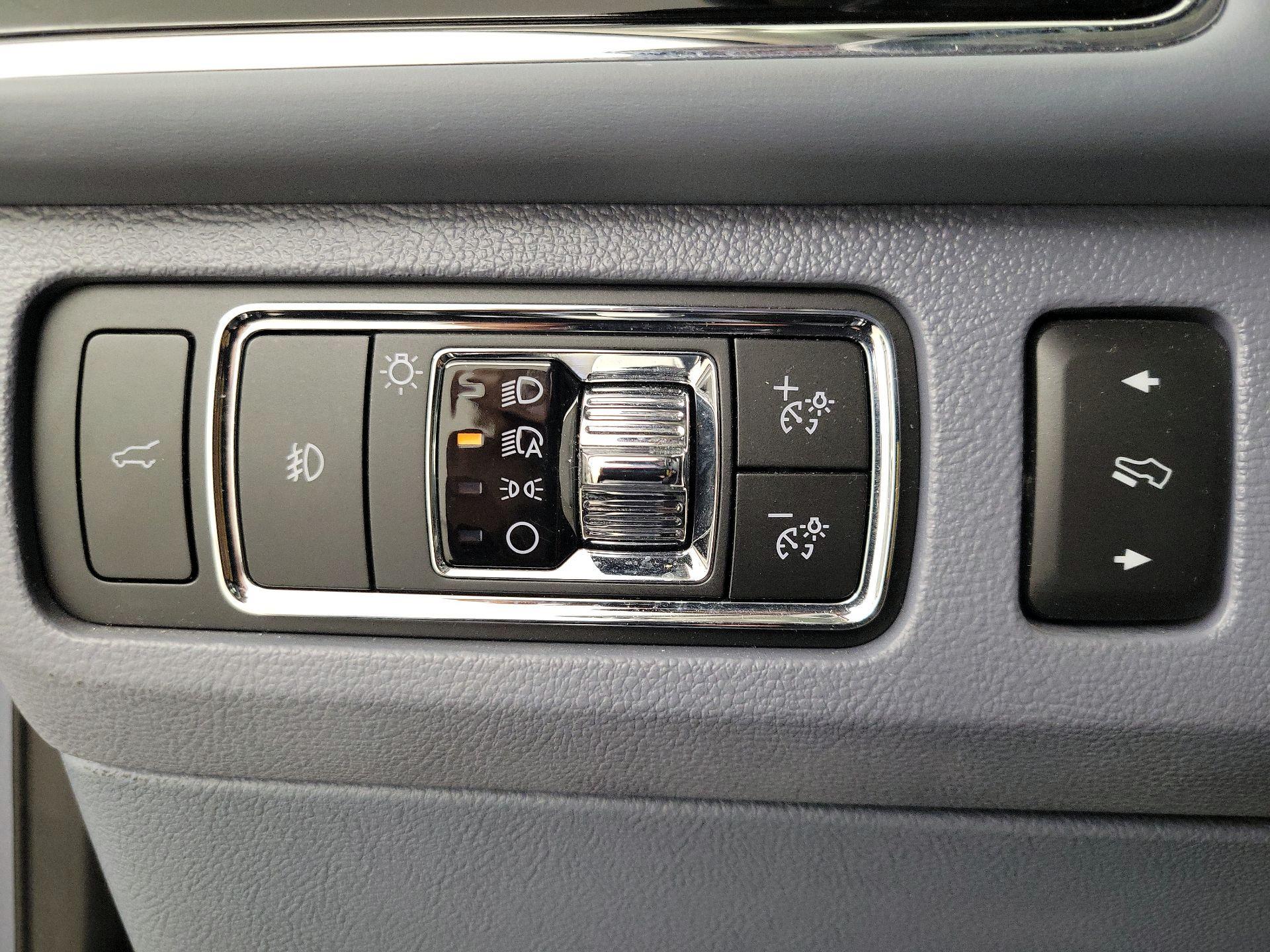 Thumbnail: 2023 Lincoln Navigator - 13