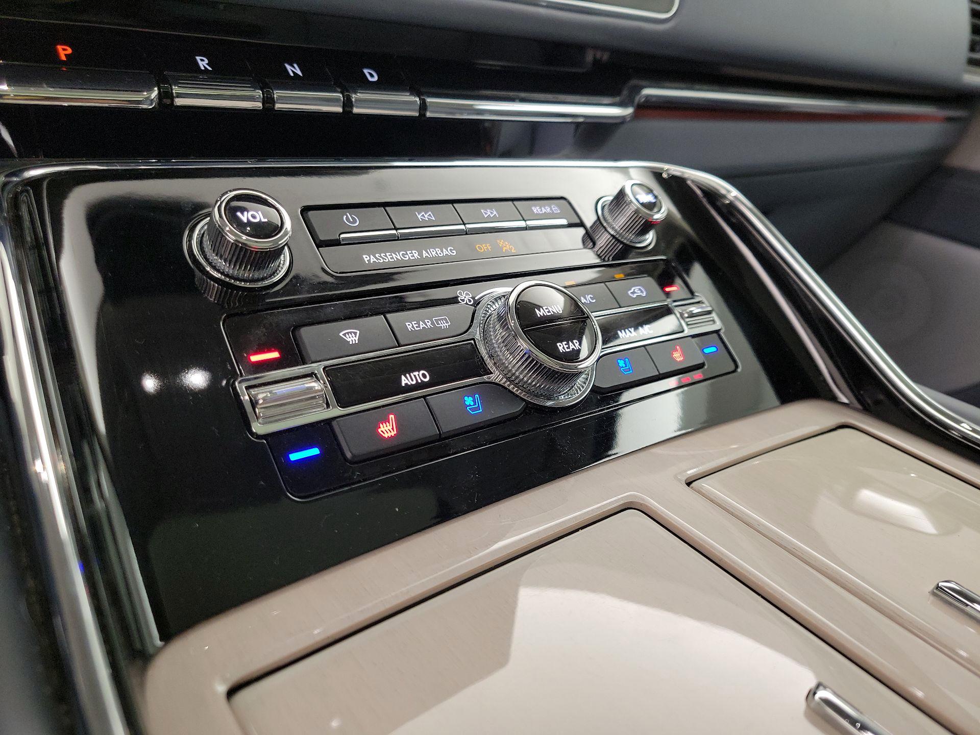 Thumbnail: 2023 Lincoln Navigator - 17