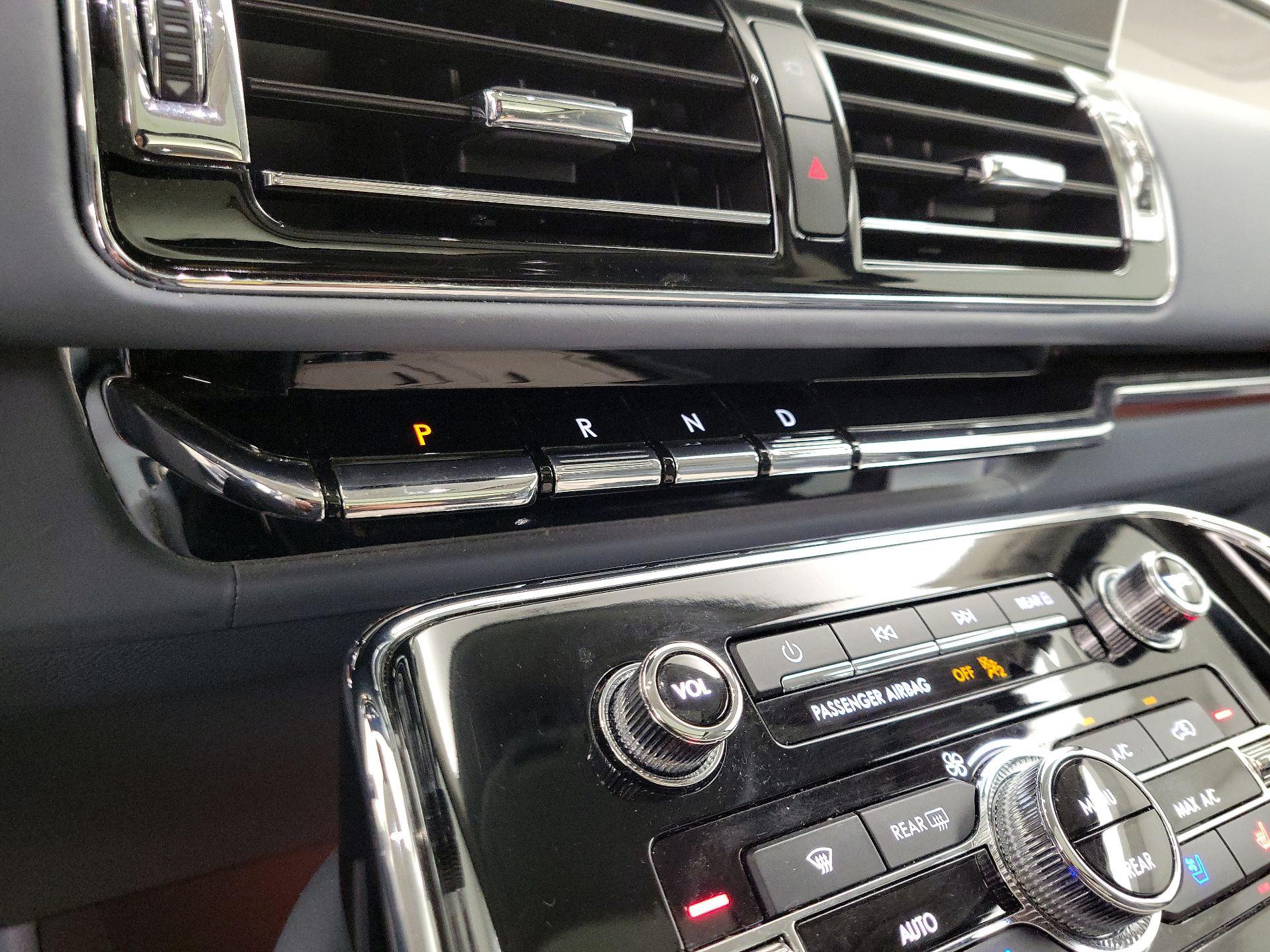 Thumbnail: 2023 Lincoln Navigator - 18