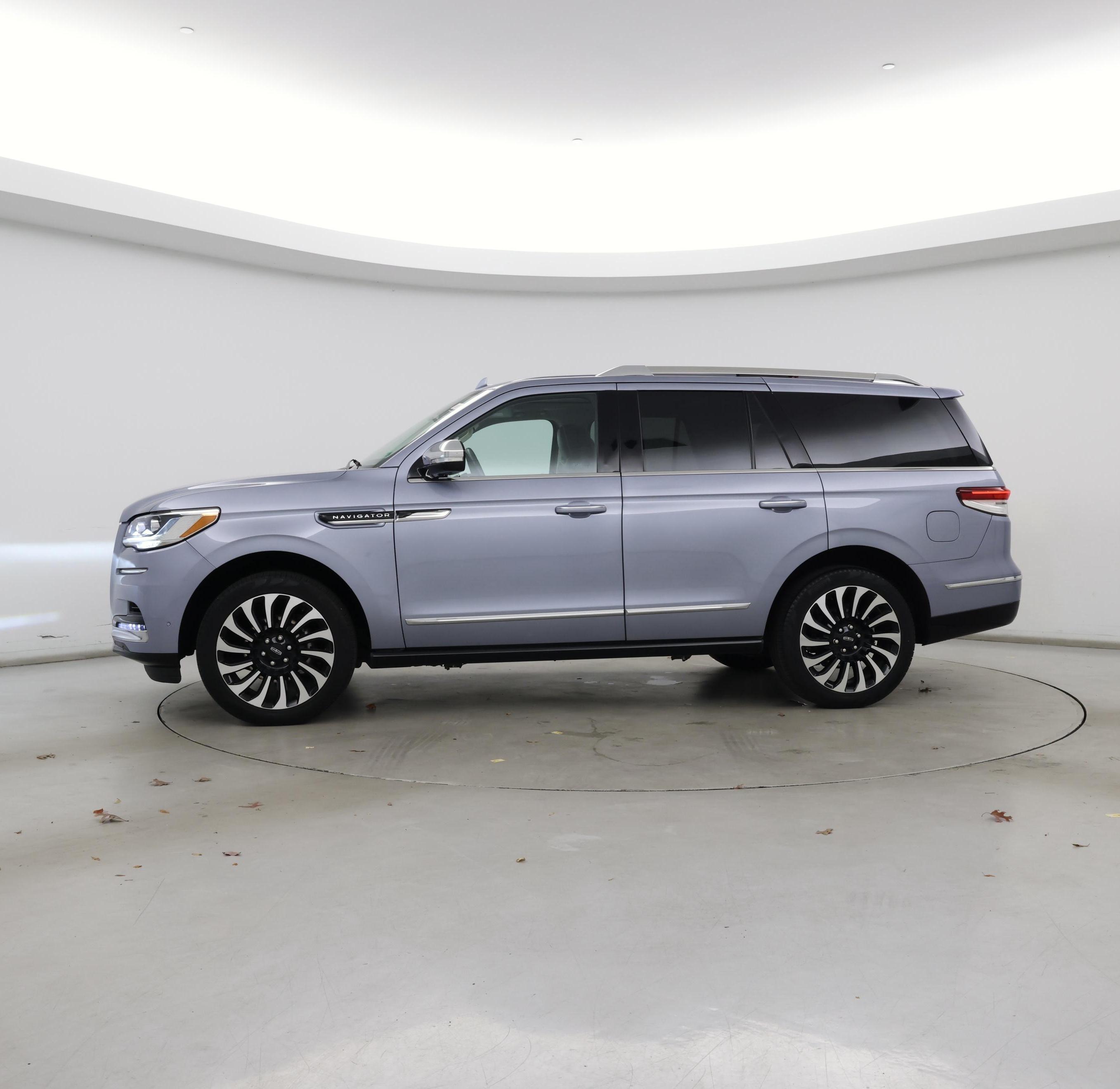 Thumbnail: 2023 Lincoln Navigator - 3