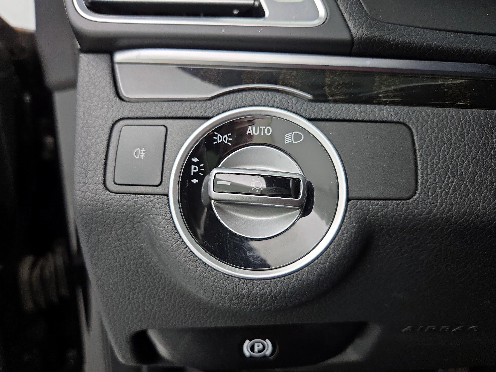 Thumbnail: 2016 Mercedes-Benz E-Class - 13