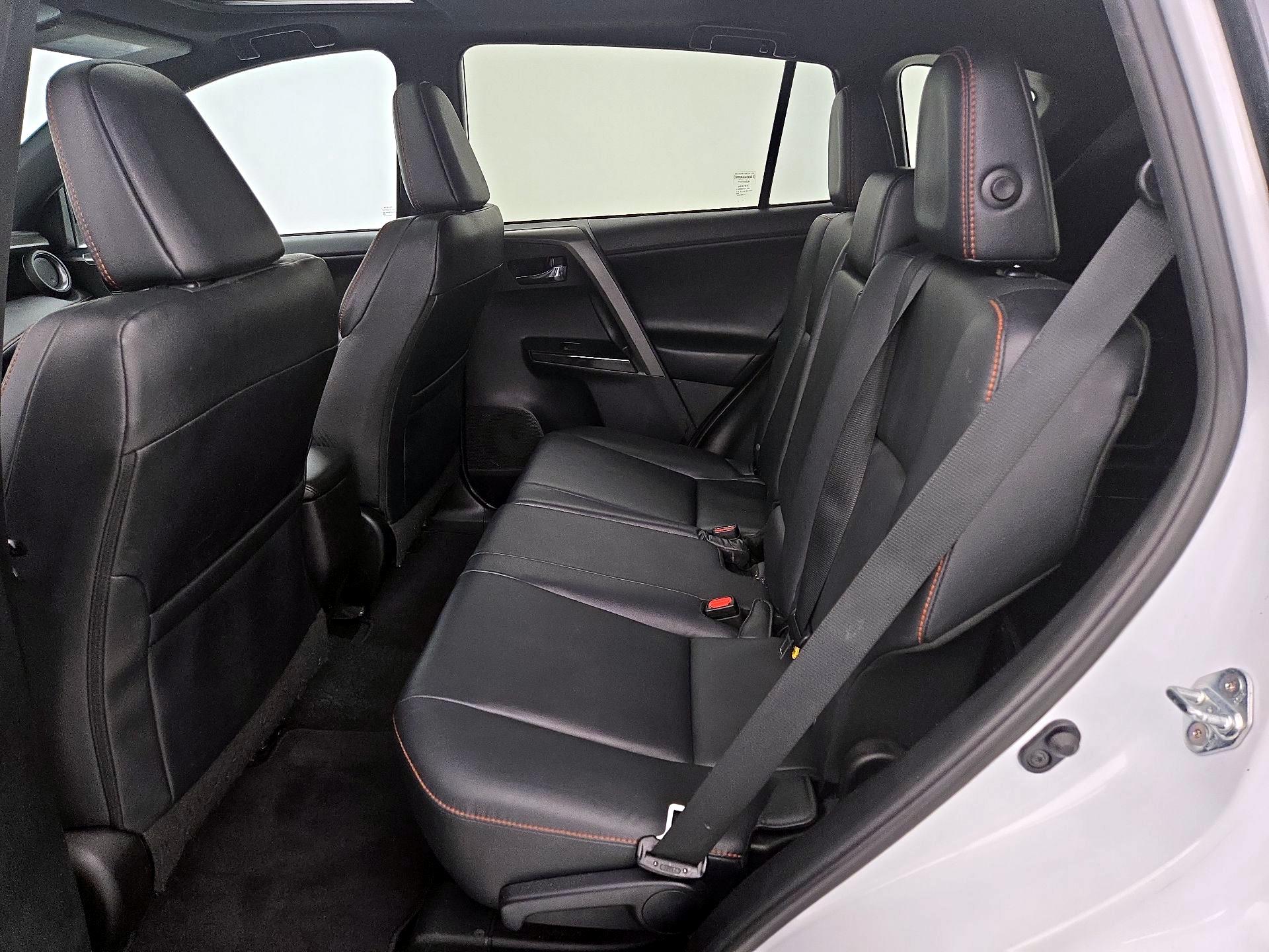 Thumbnail: 2017 Toyota RAV4 - 20