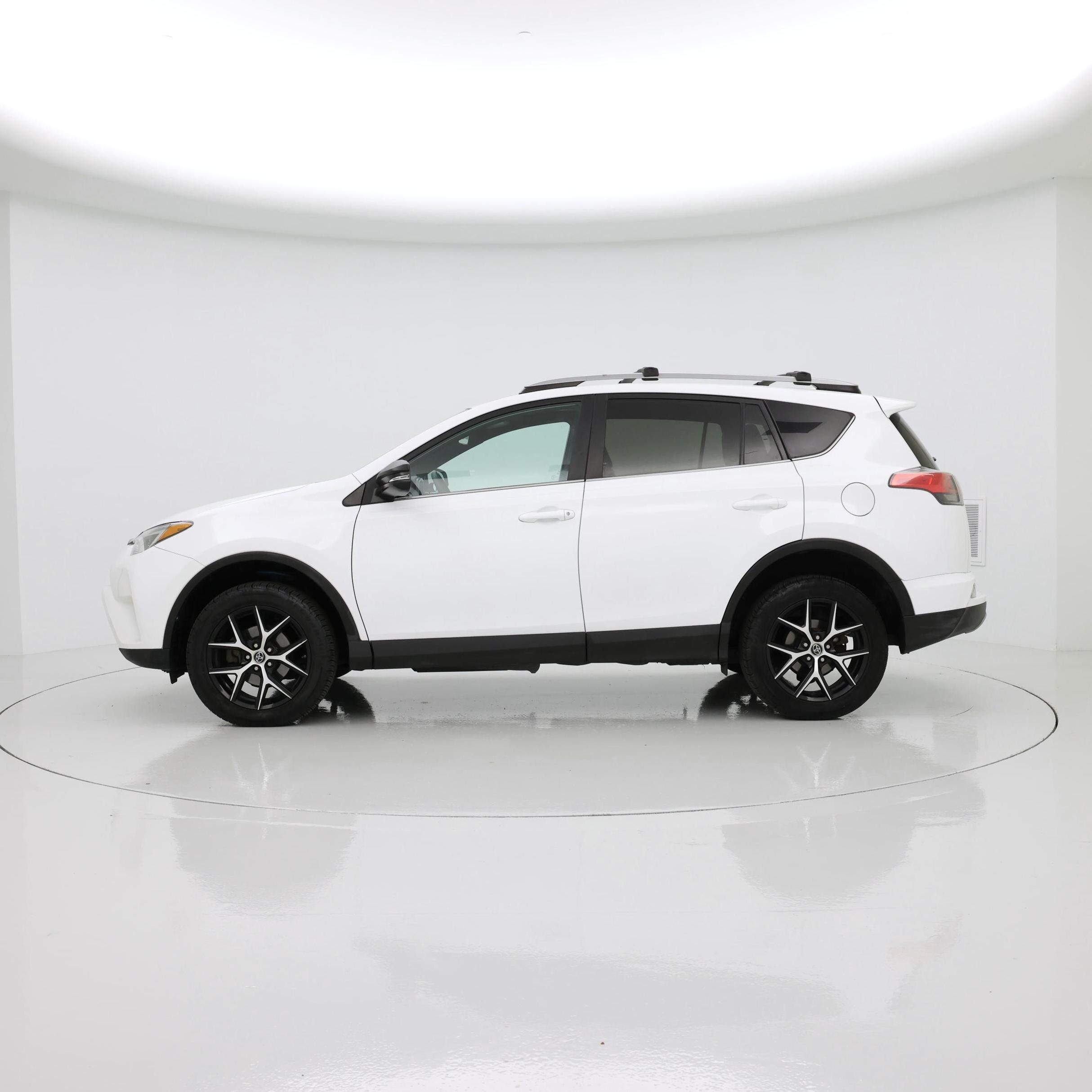 Thumbnail: 2017 Toyota RAV4 - 3
