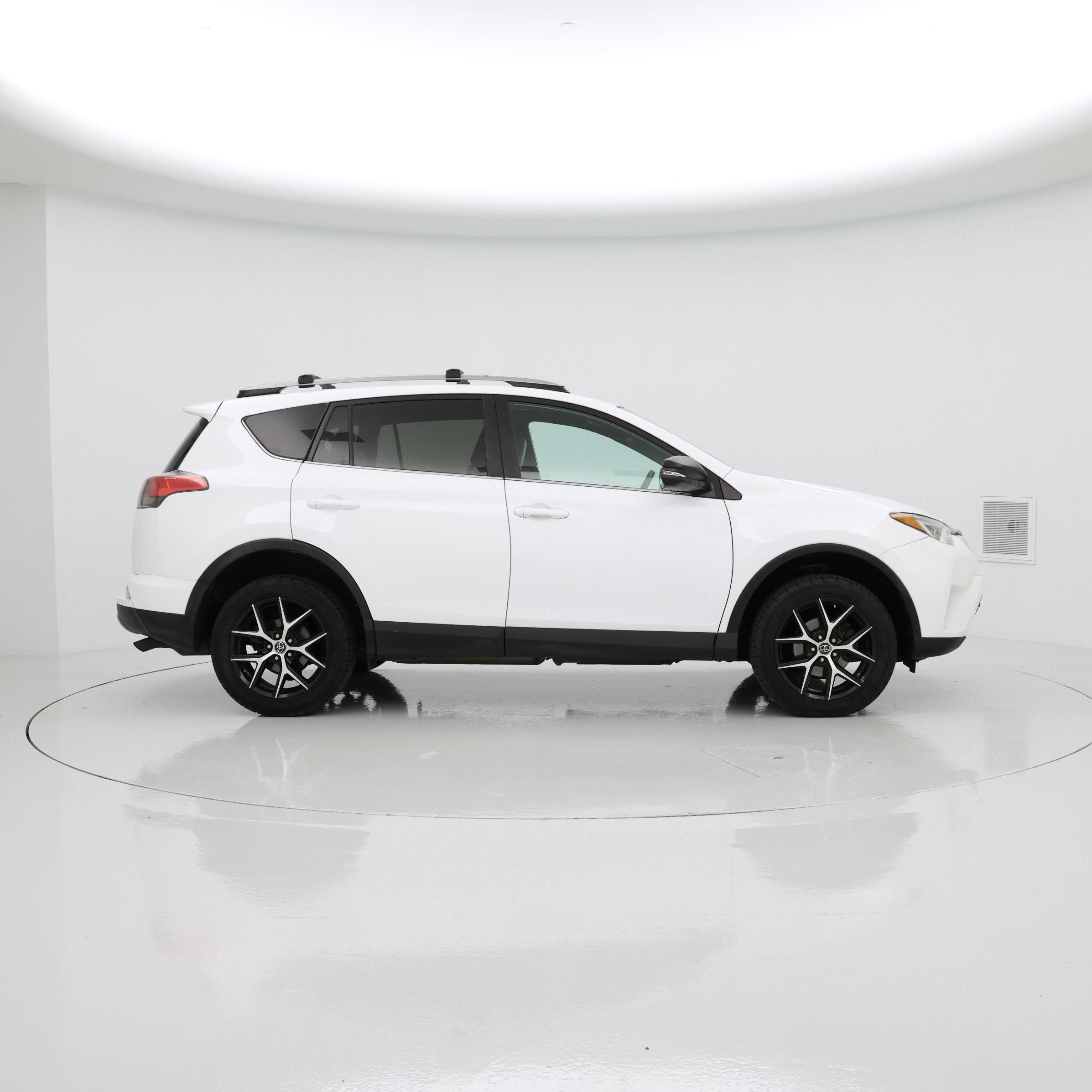 Thumbnail: 2017 Toyota RAV4 - 7