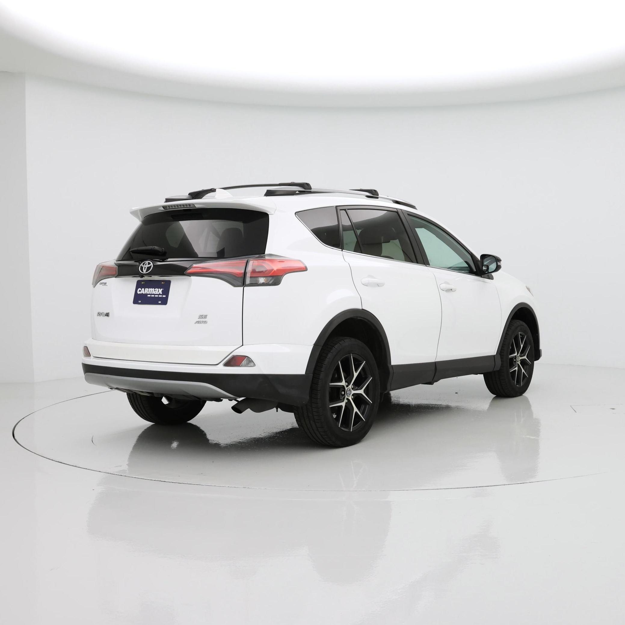 Thumbnail: 2017 Toyota RAV4 - 8