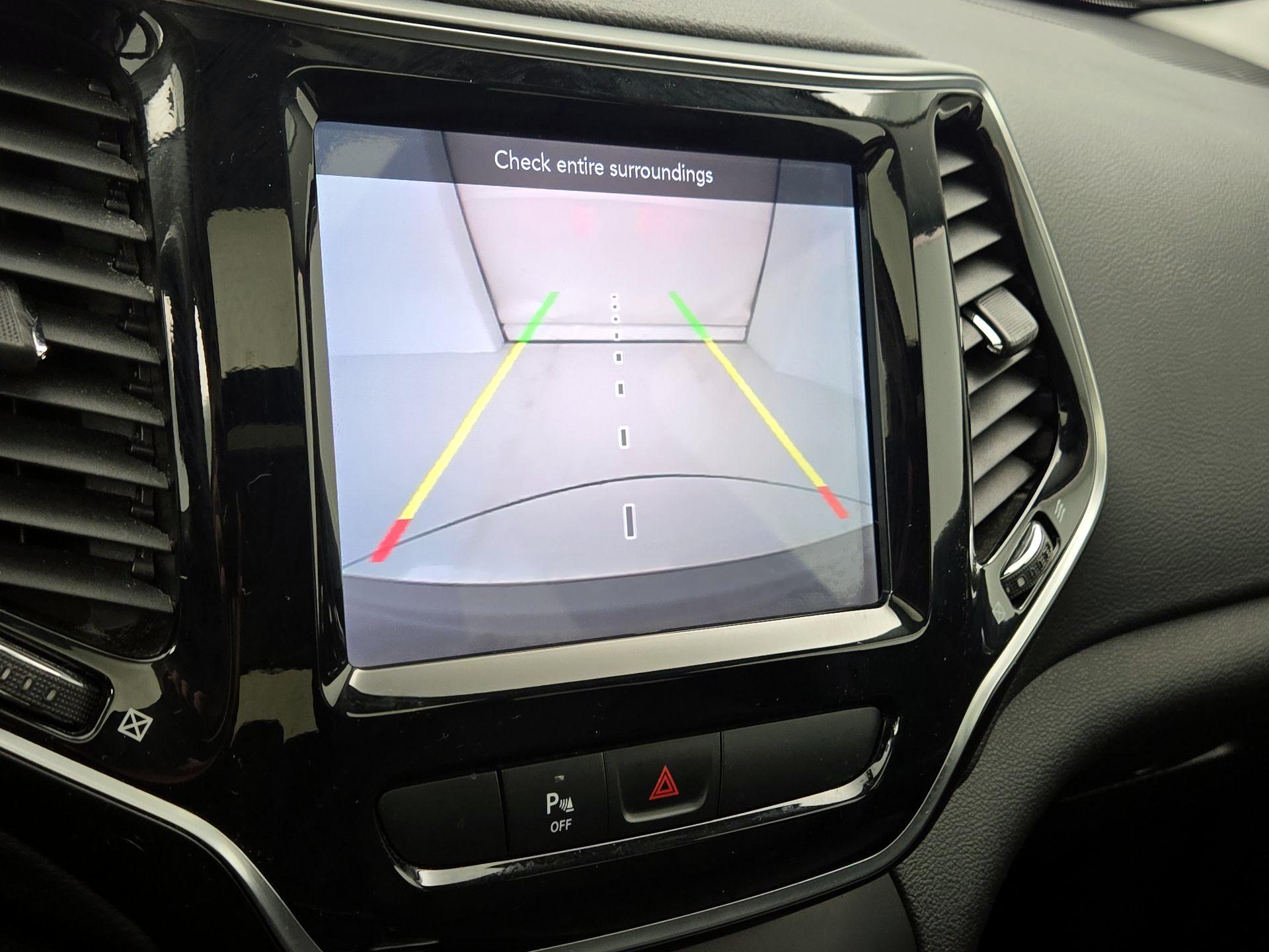 Thumbnail: 2019 Jeep Cherokee - 14