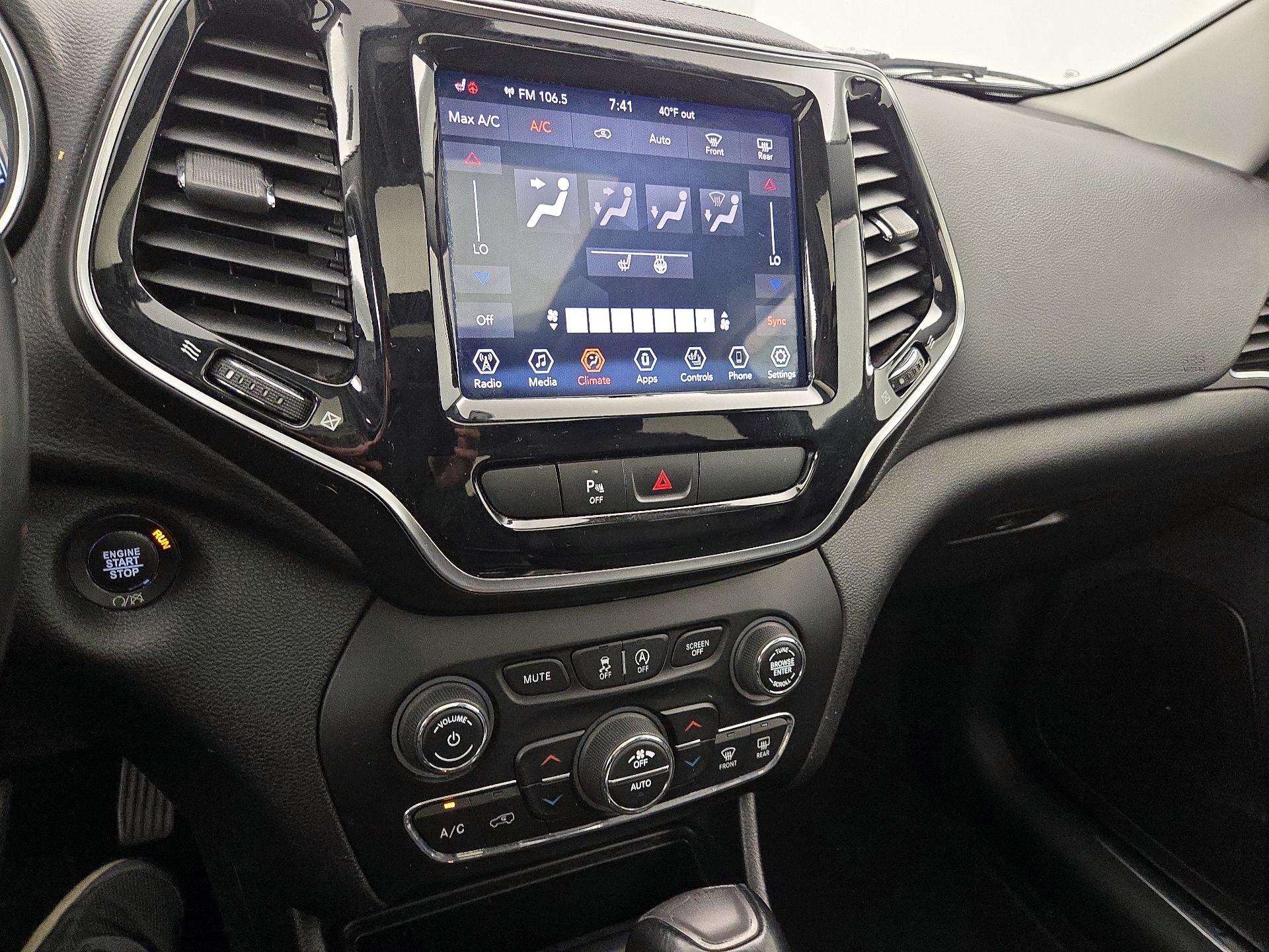 Thumbnail: 2019 Jeep Cherokee - 16