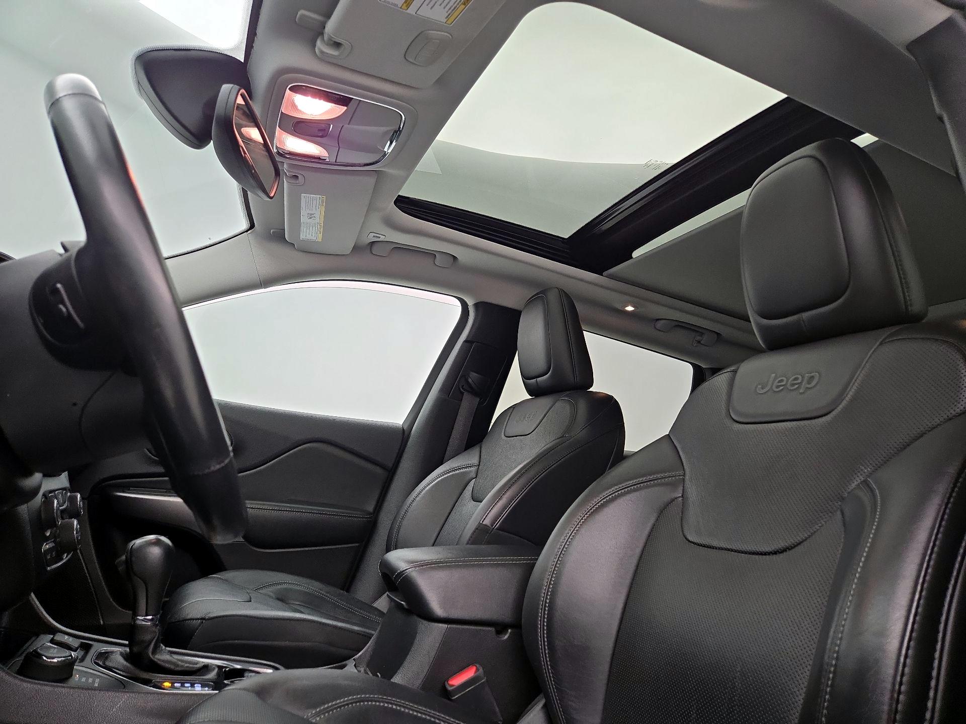 Thumbnail: 2019 Jeep Cherokee - 19