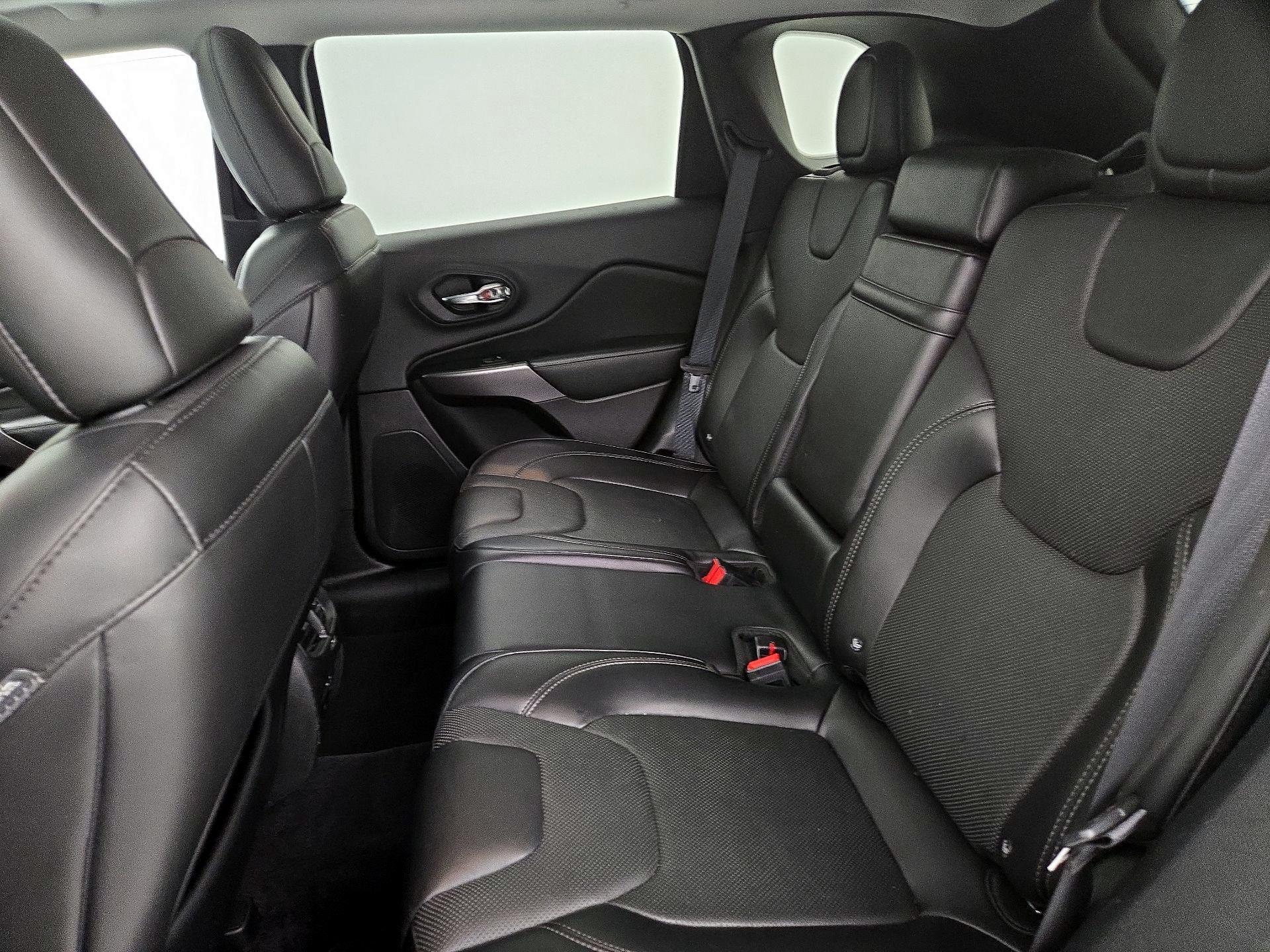 Thumbnail: 2019 Jeep Cherokee - 20