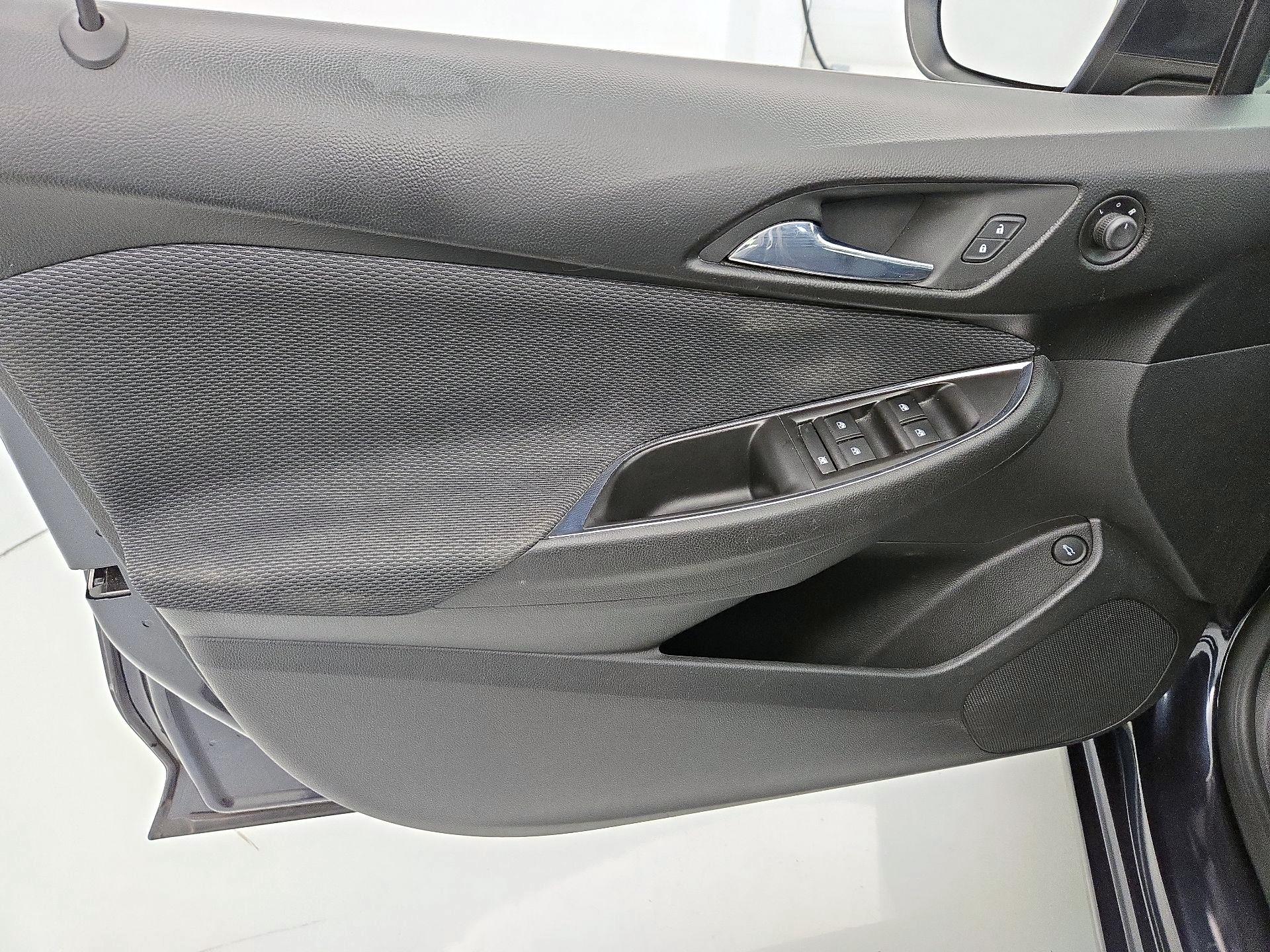 Thumbnail: 2016 Chevrolet Cruze - 12