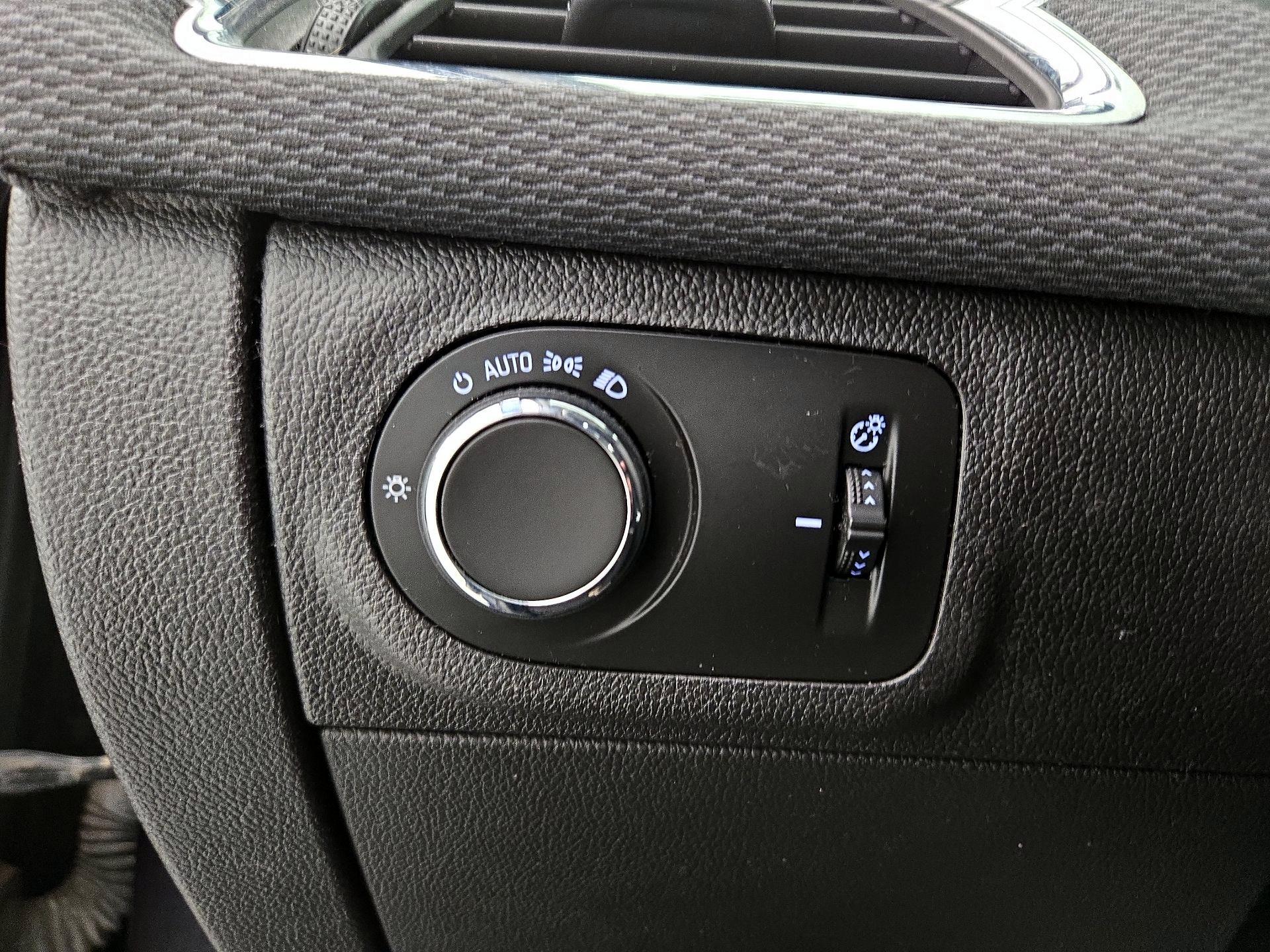 Thumbnail: 2016 Chevrolet Cruze - 13