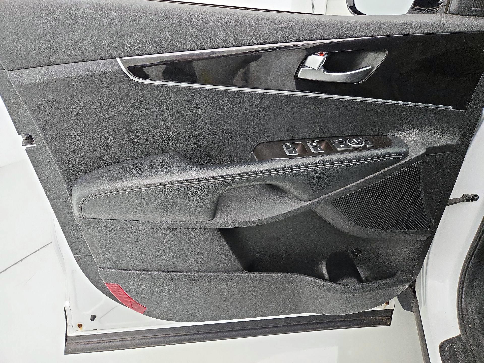 Thumbnail: 2017 Kia Sorento - 12