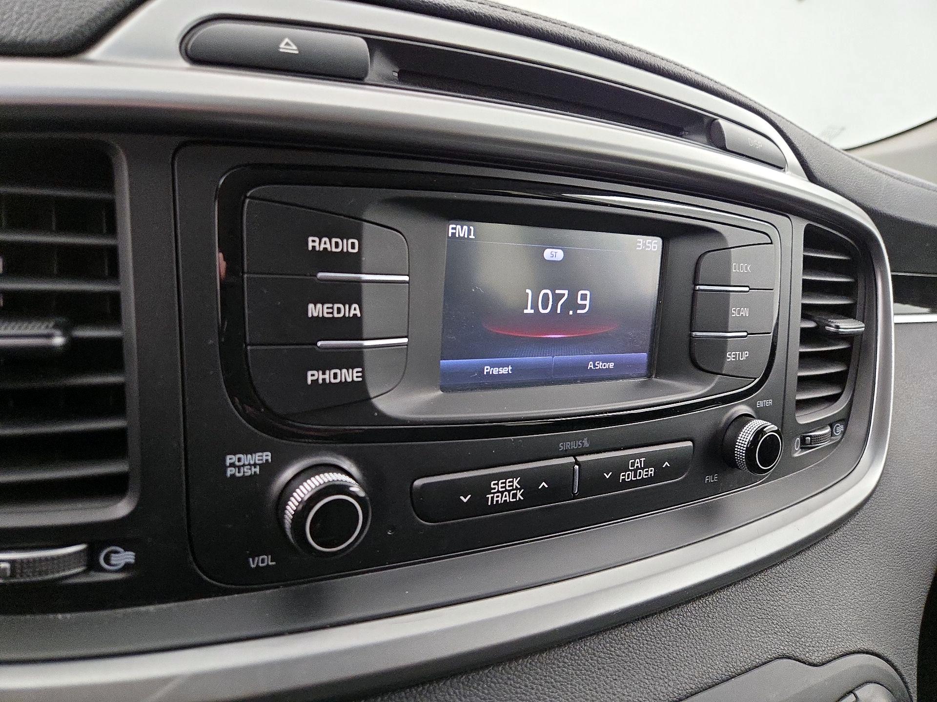 Thumbnail: 2017 Kia Sorento - 15