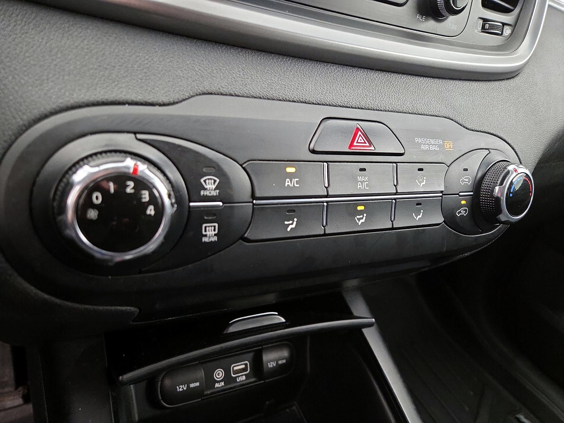 Thumbnail: 2017 Kia Sorento - 16