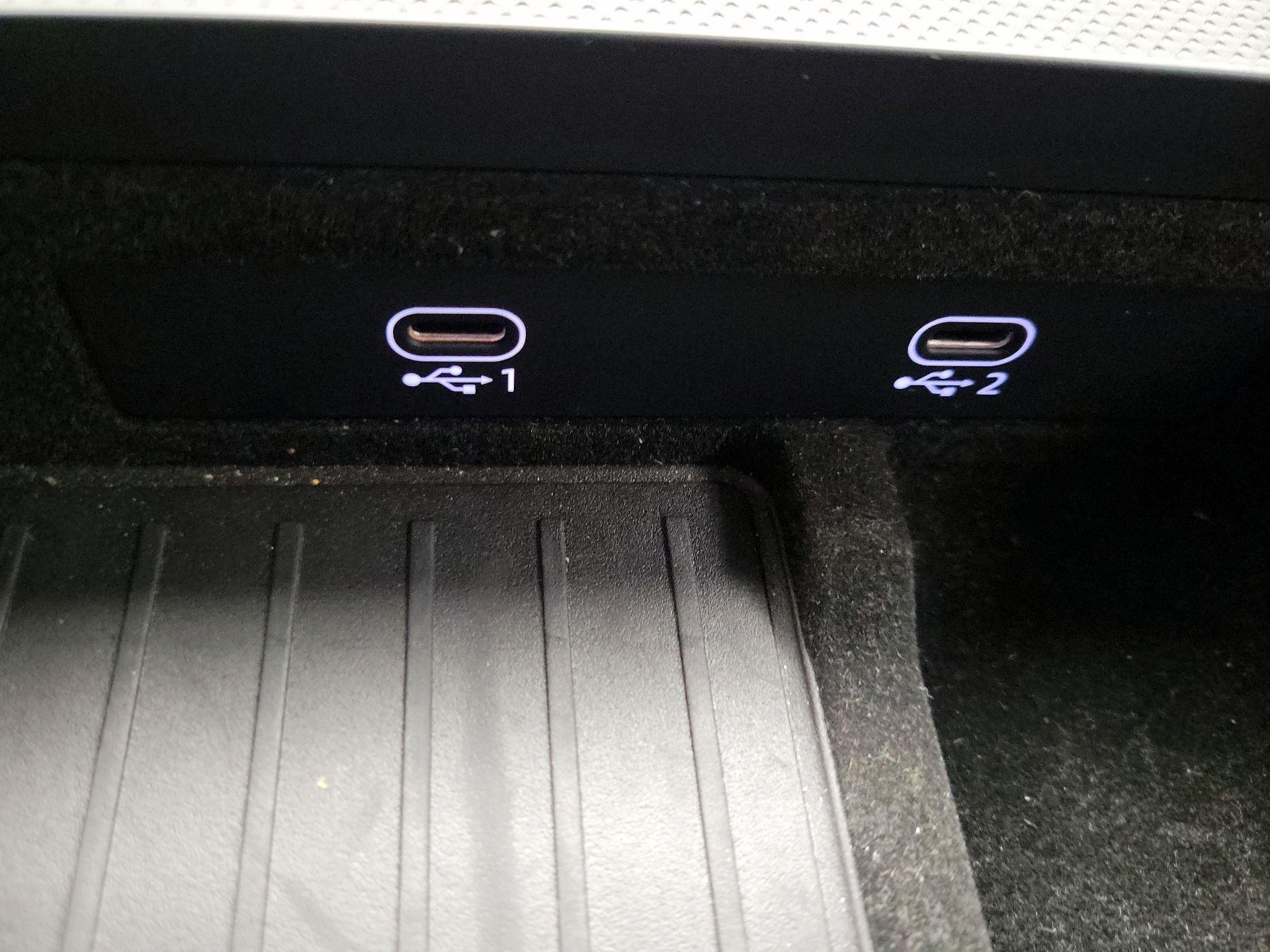 Thumbnail: 2023 Audi Q8 - 19