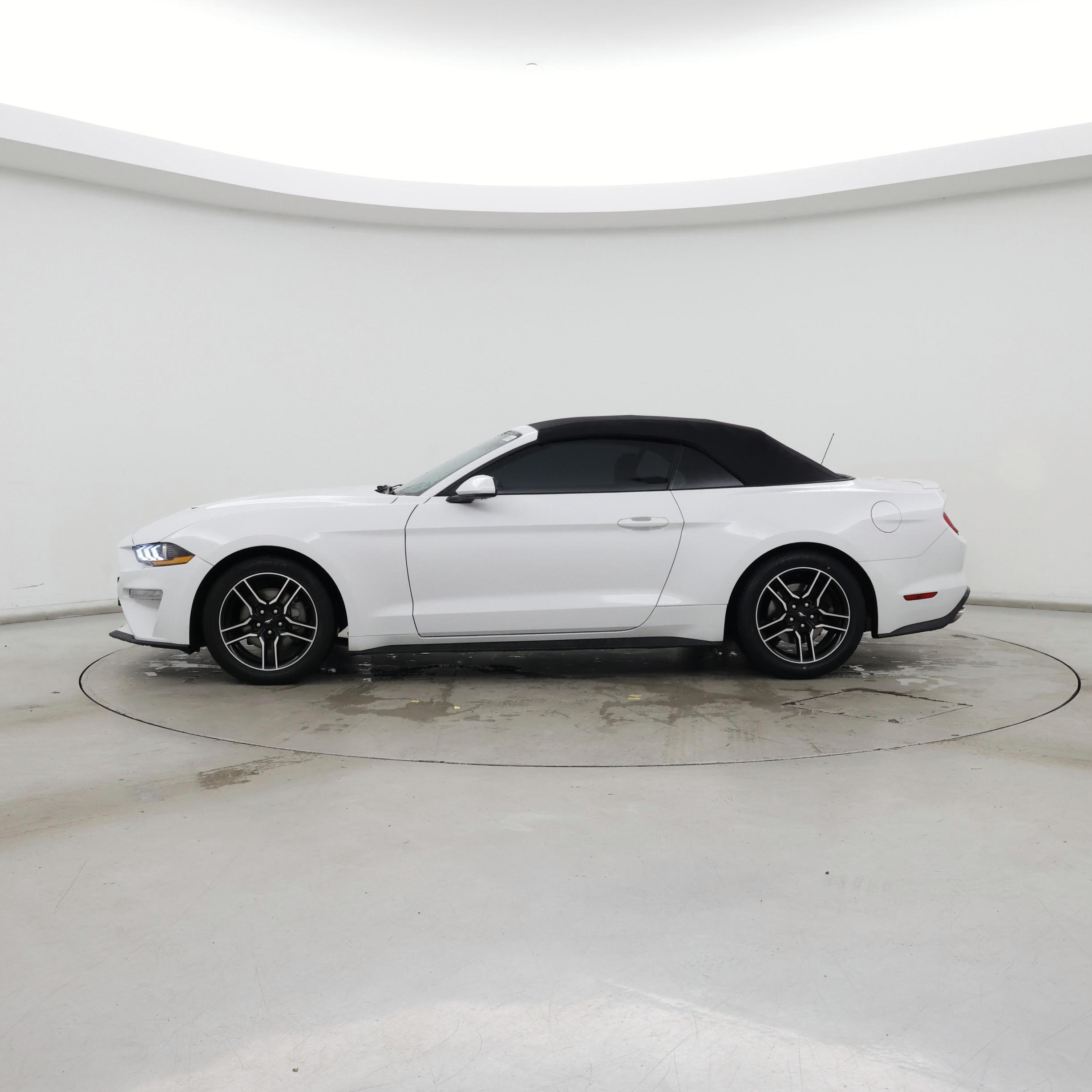 Thumbnail: 2022 Ford Mustang - 3