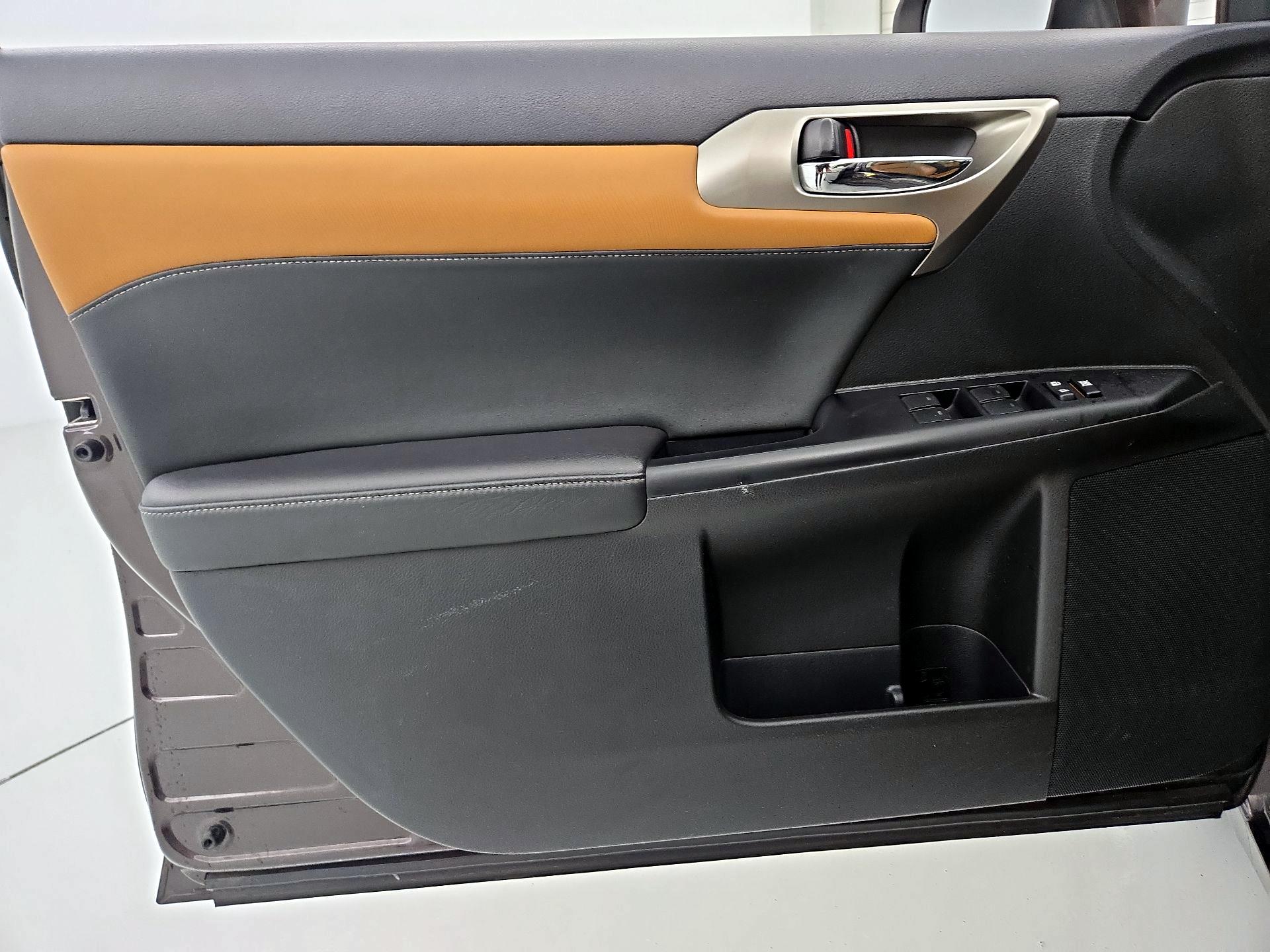 Thumbnail: 2015 Lexus CT - 12