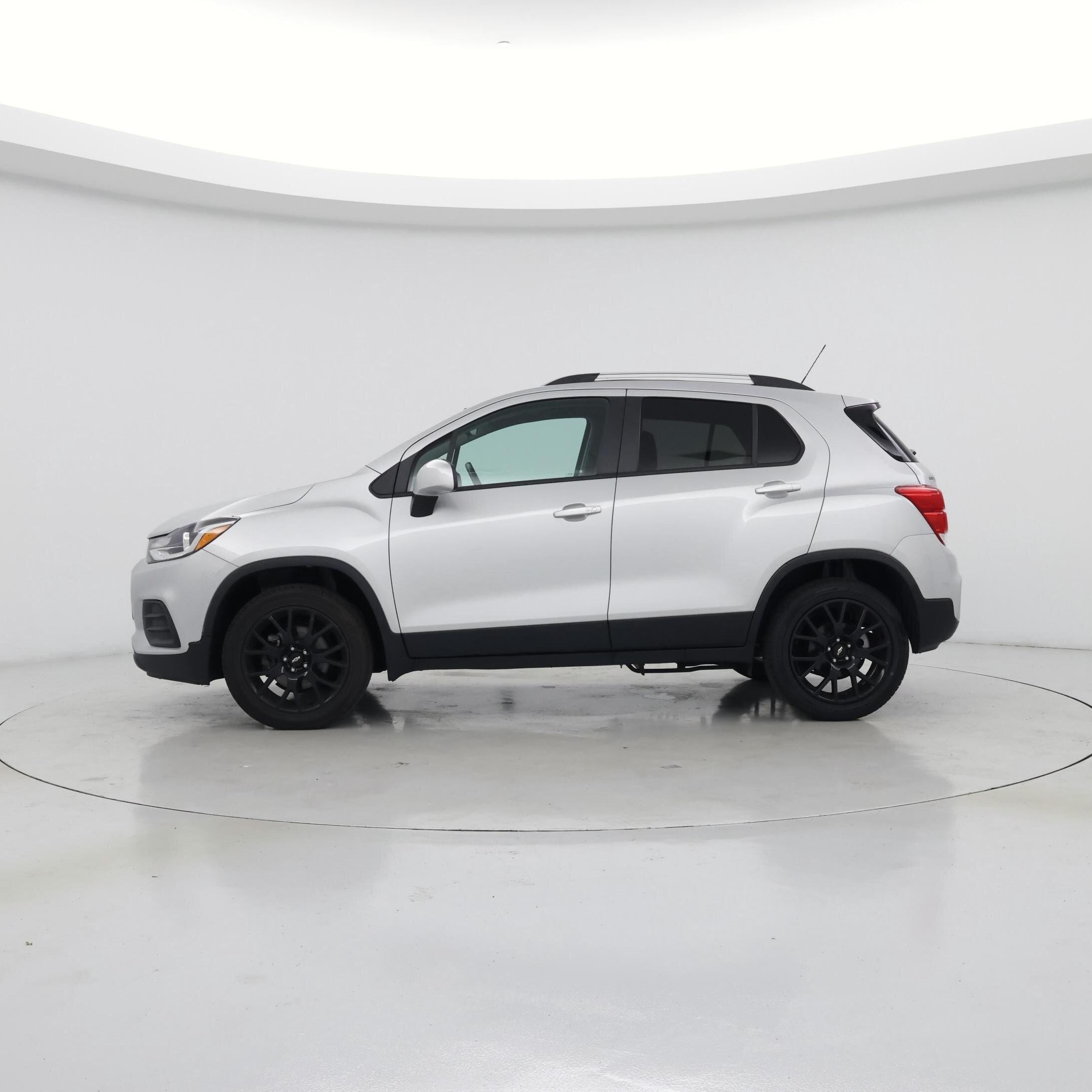 Thumbnail: 2021 Chevrolet Trax - 3