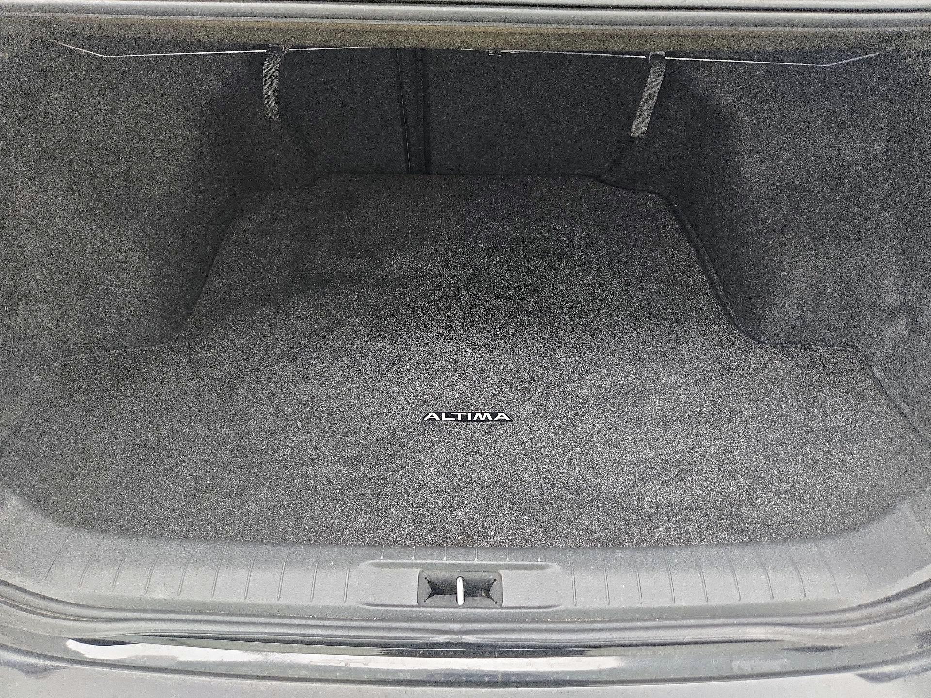 Thumbnail: 2018 Nissan Altima - 20