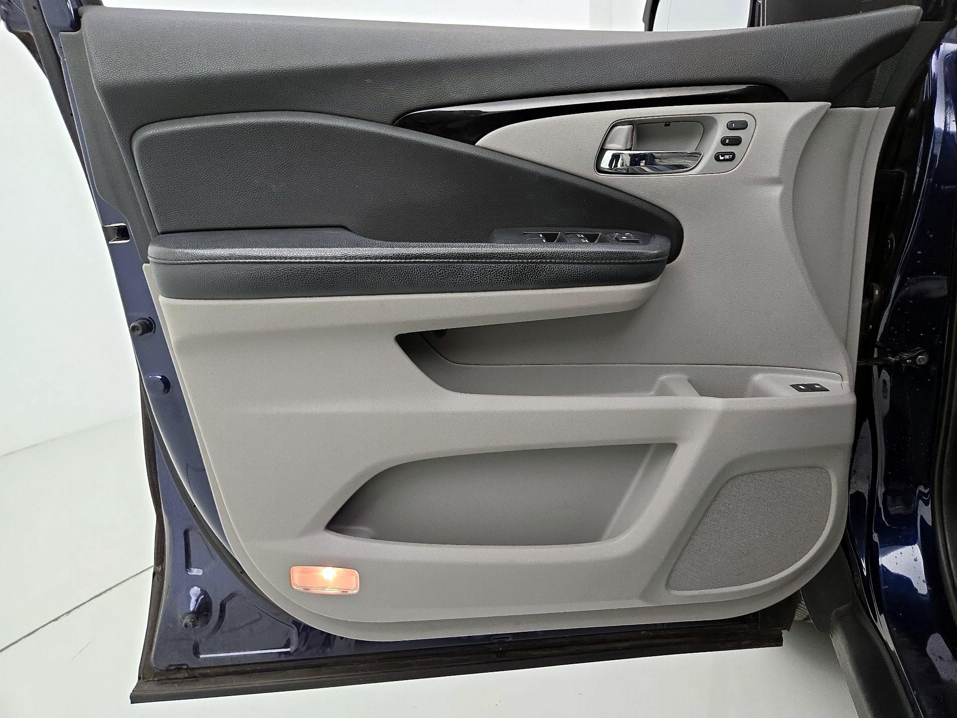 Thumbnail: 2016 Honda Pilot - 12