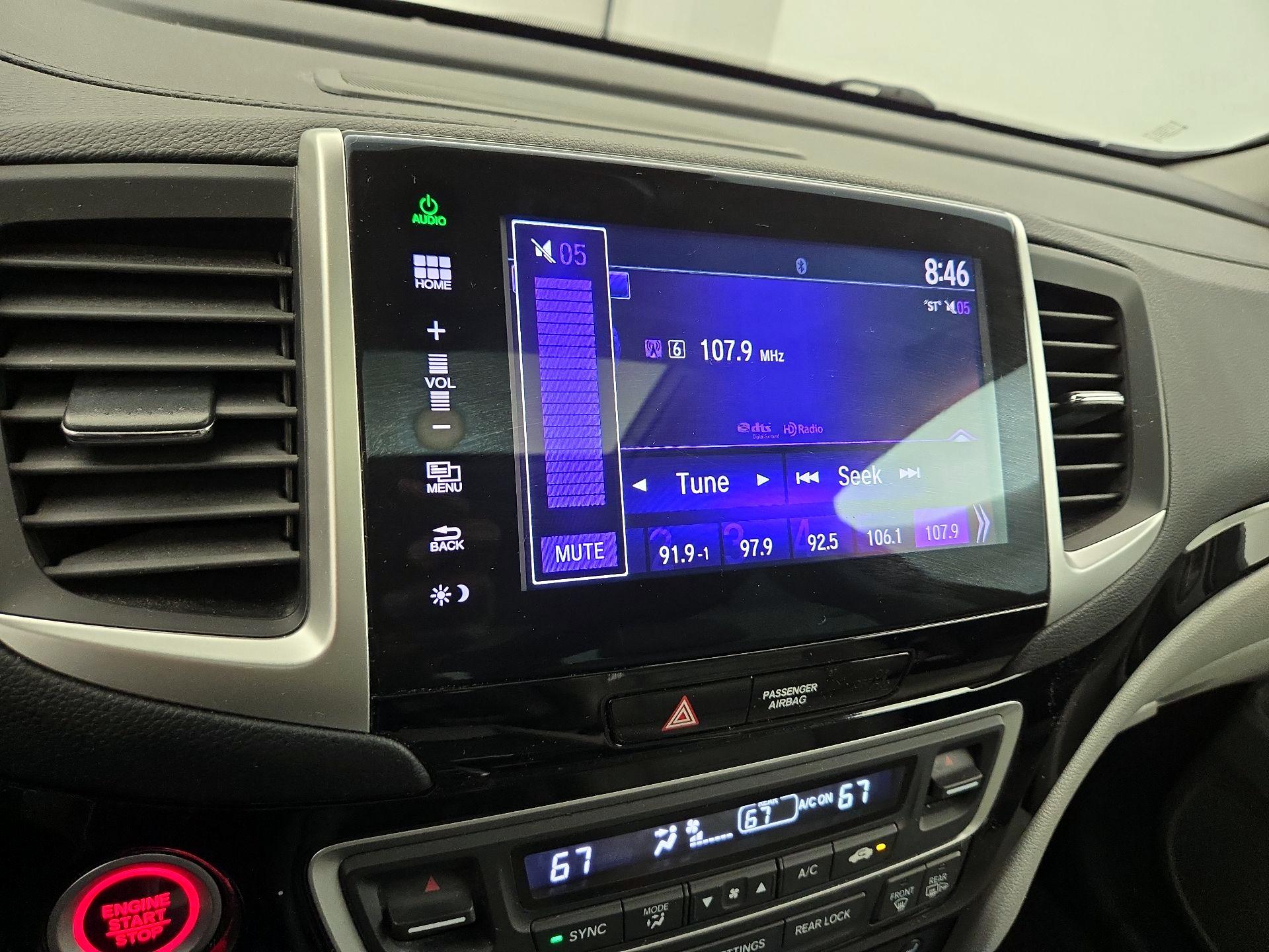 Thumbnail: 2016 Honda Pilot - 16