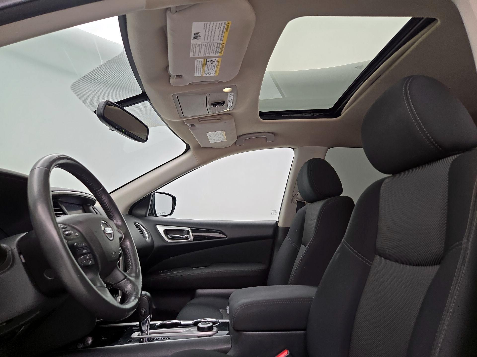 Thumbnail: 2017 Nissan Pathfinder - 19