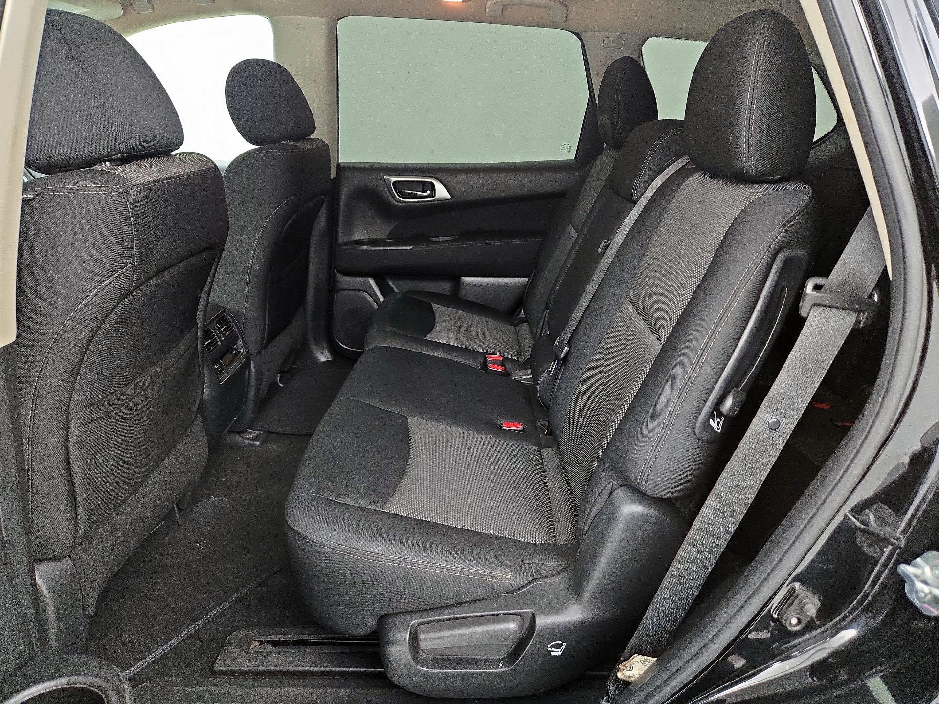 Thumbnail: 2017 Nissan Pathfinder - 20