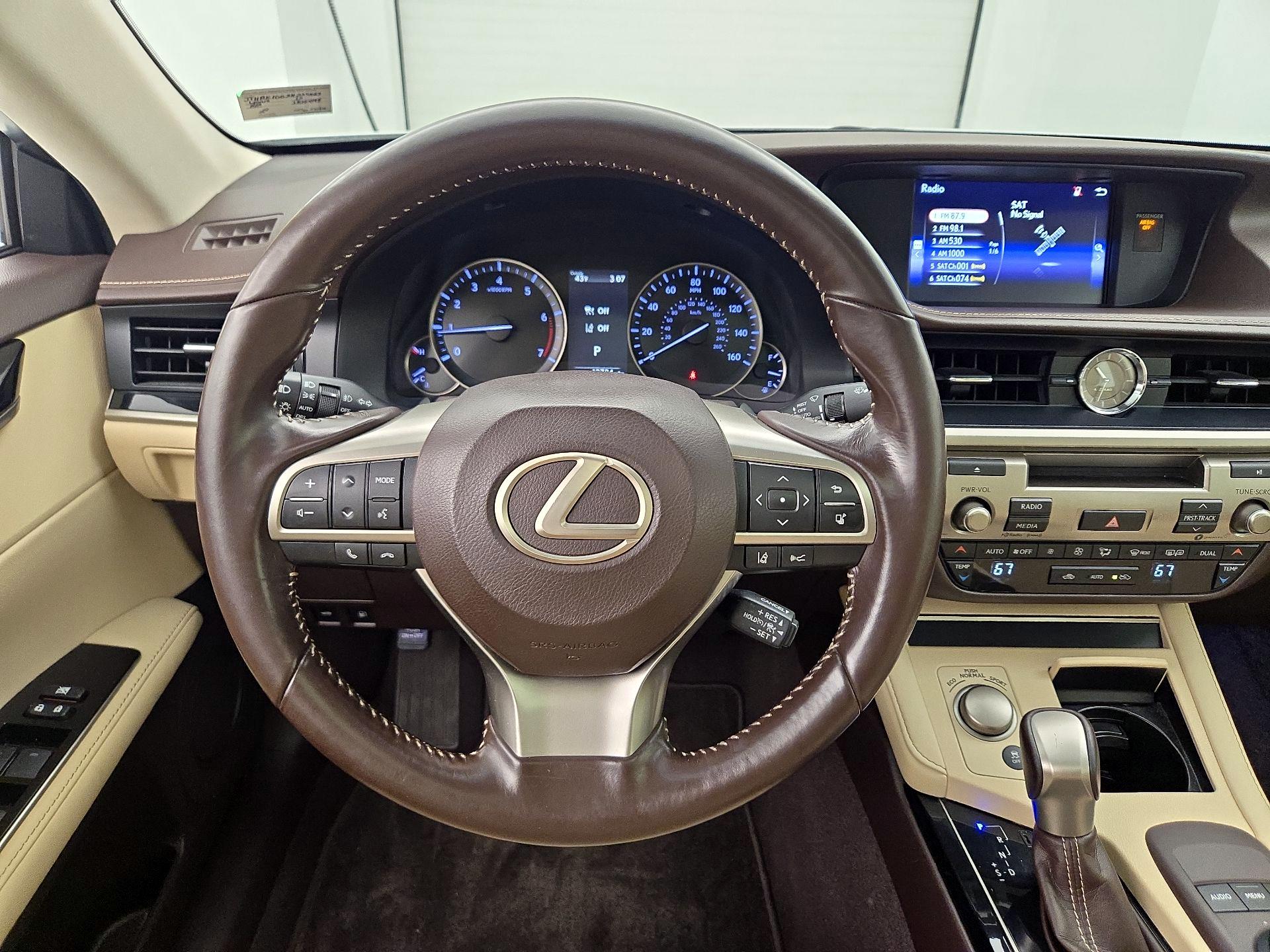 Thumbnail: 2017 Lexus ES - 10