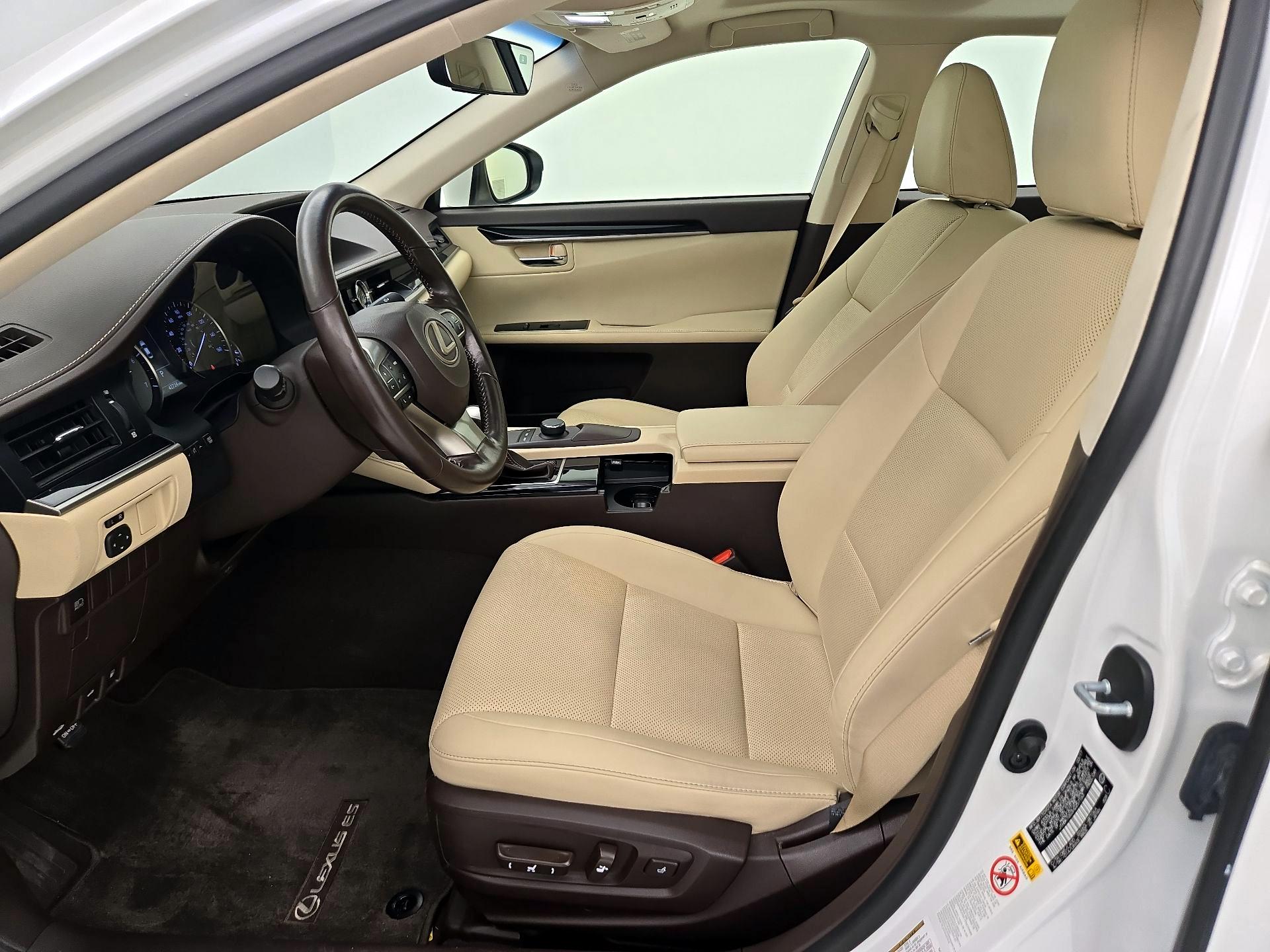 Thumbnail: 2017 Lexus ES - 11