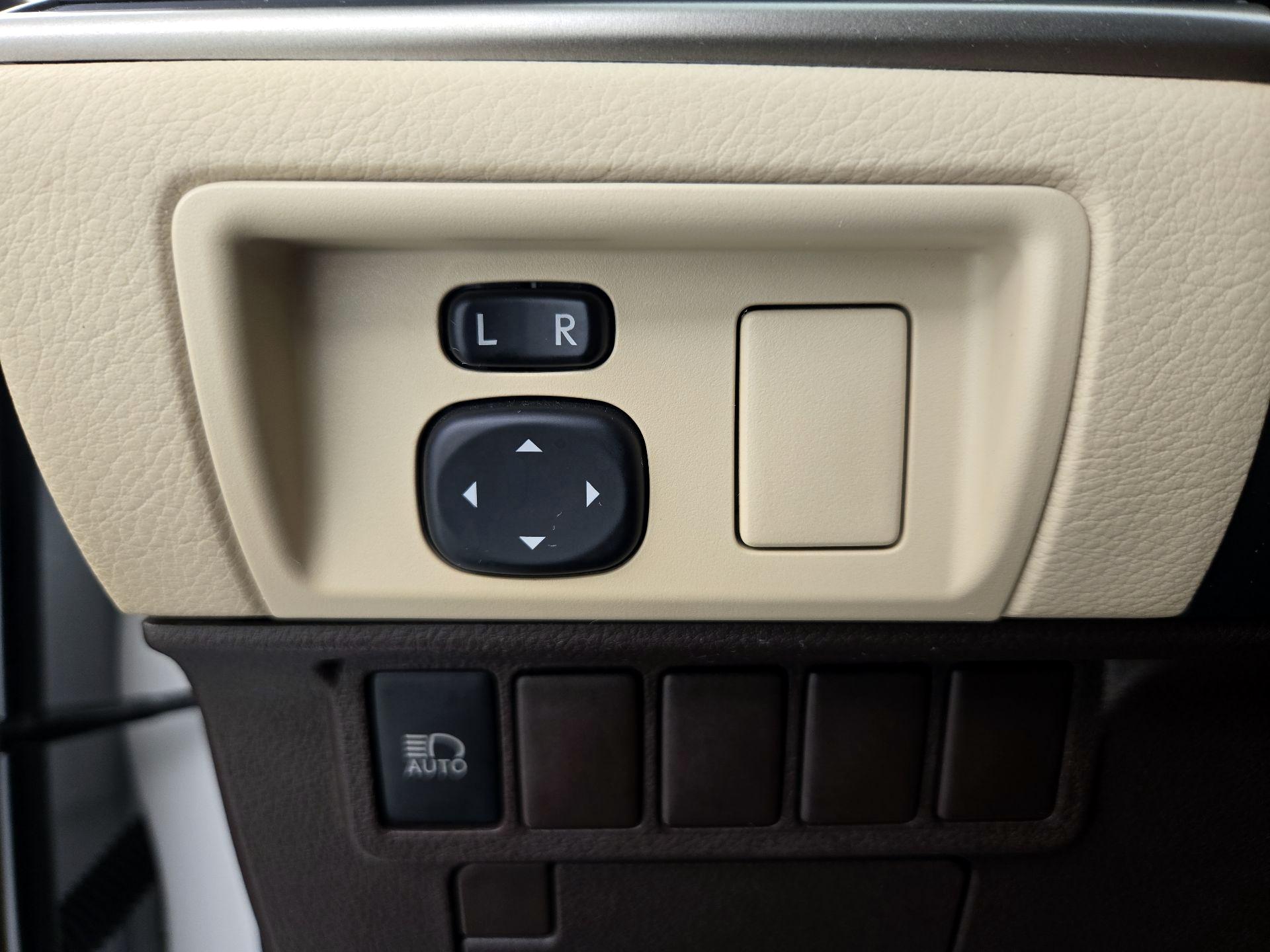 Thumbnail: 2017 Lexus ES - 13