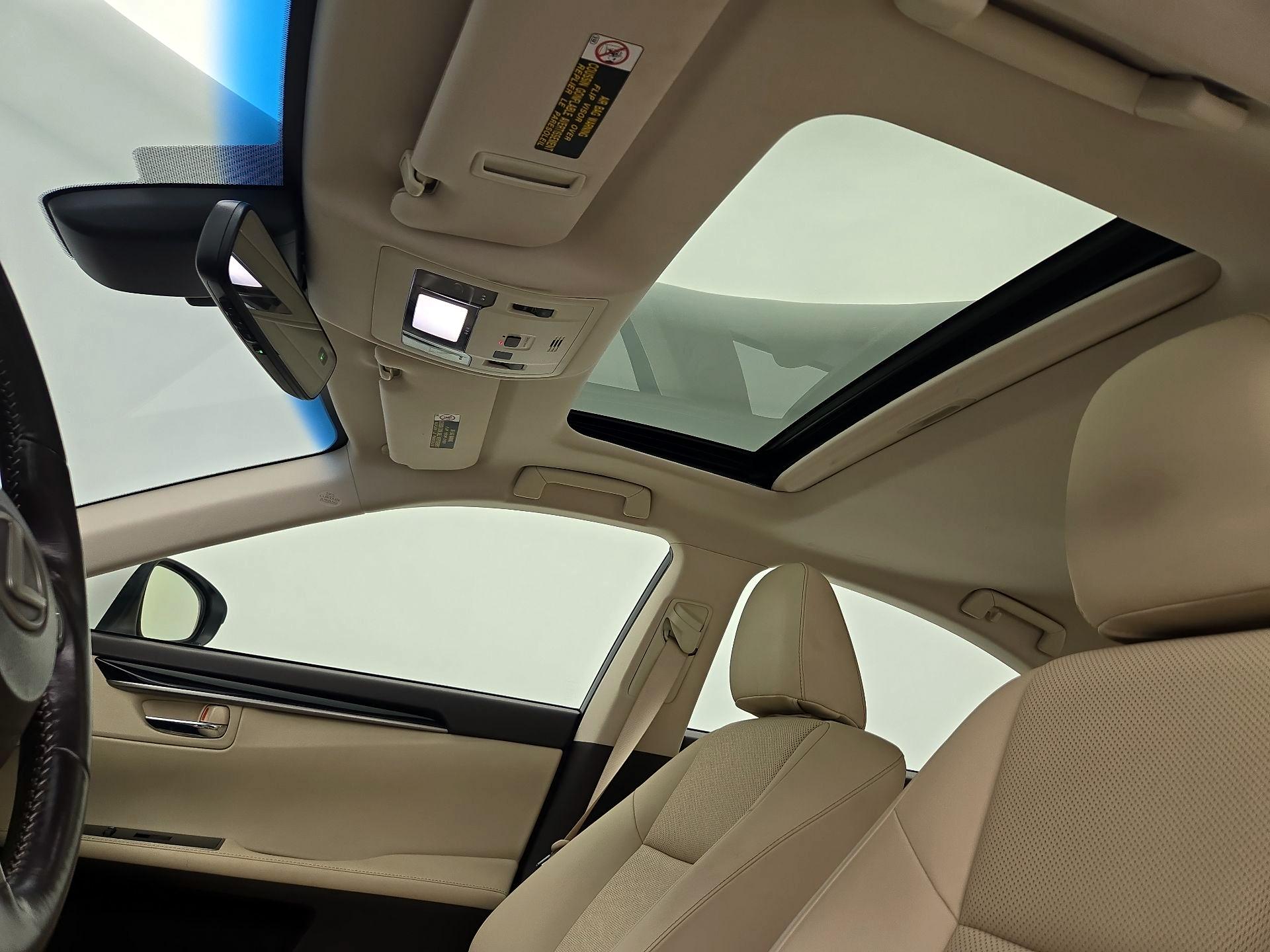 Thumbnail: 2017 Lexus ES - 19